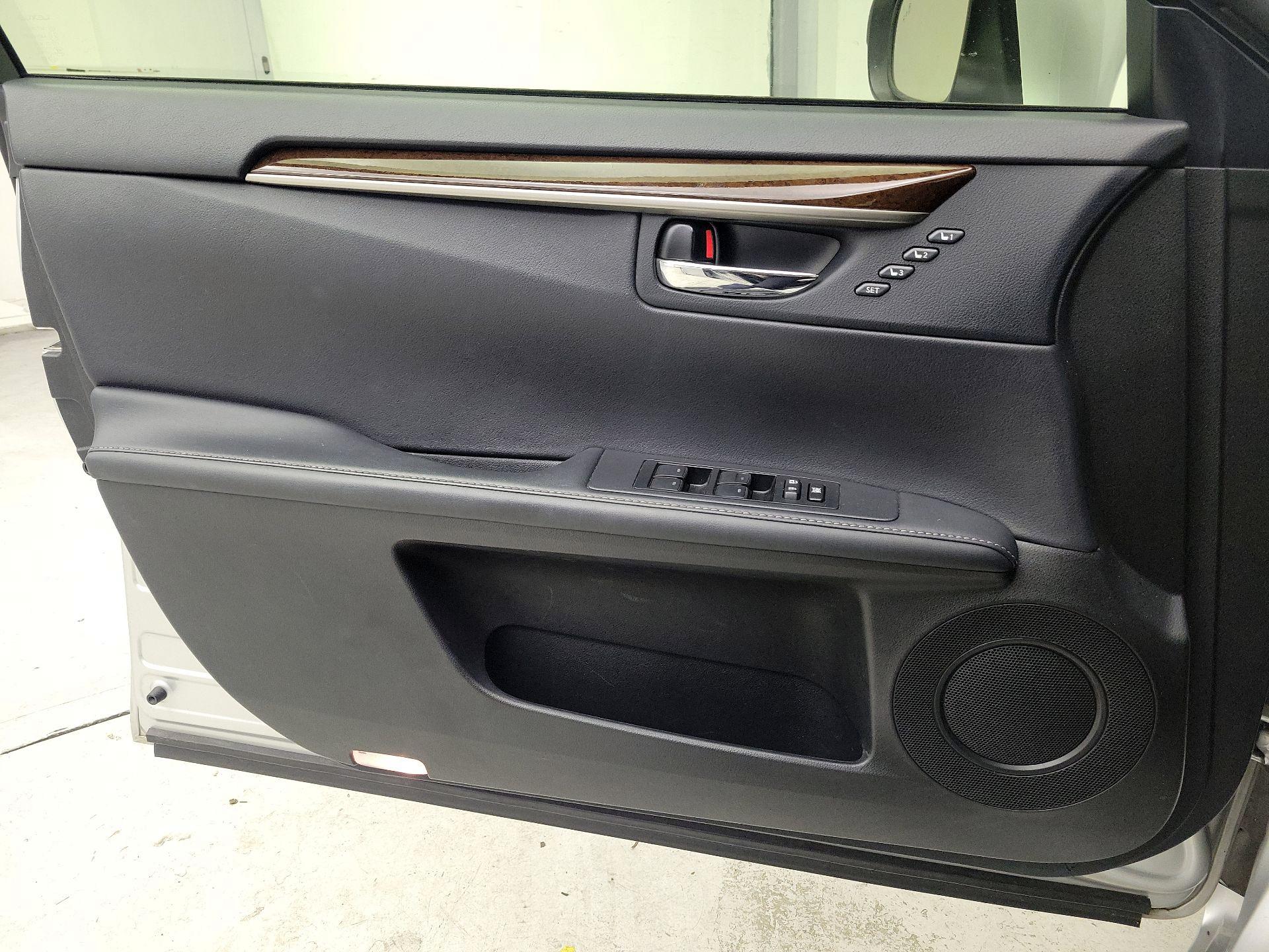 Thumbnail: 2015 Lexus ES - 12