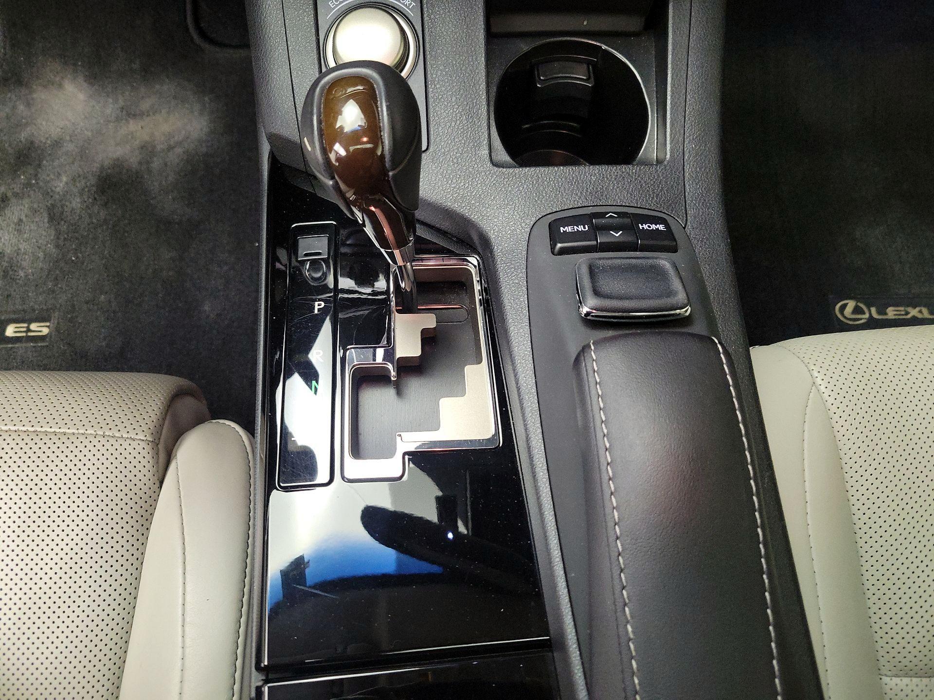 Thumbnail: 2015 Lexus ES - 18