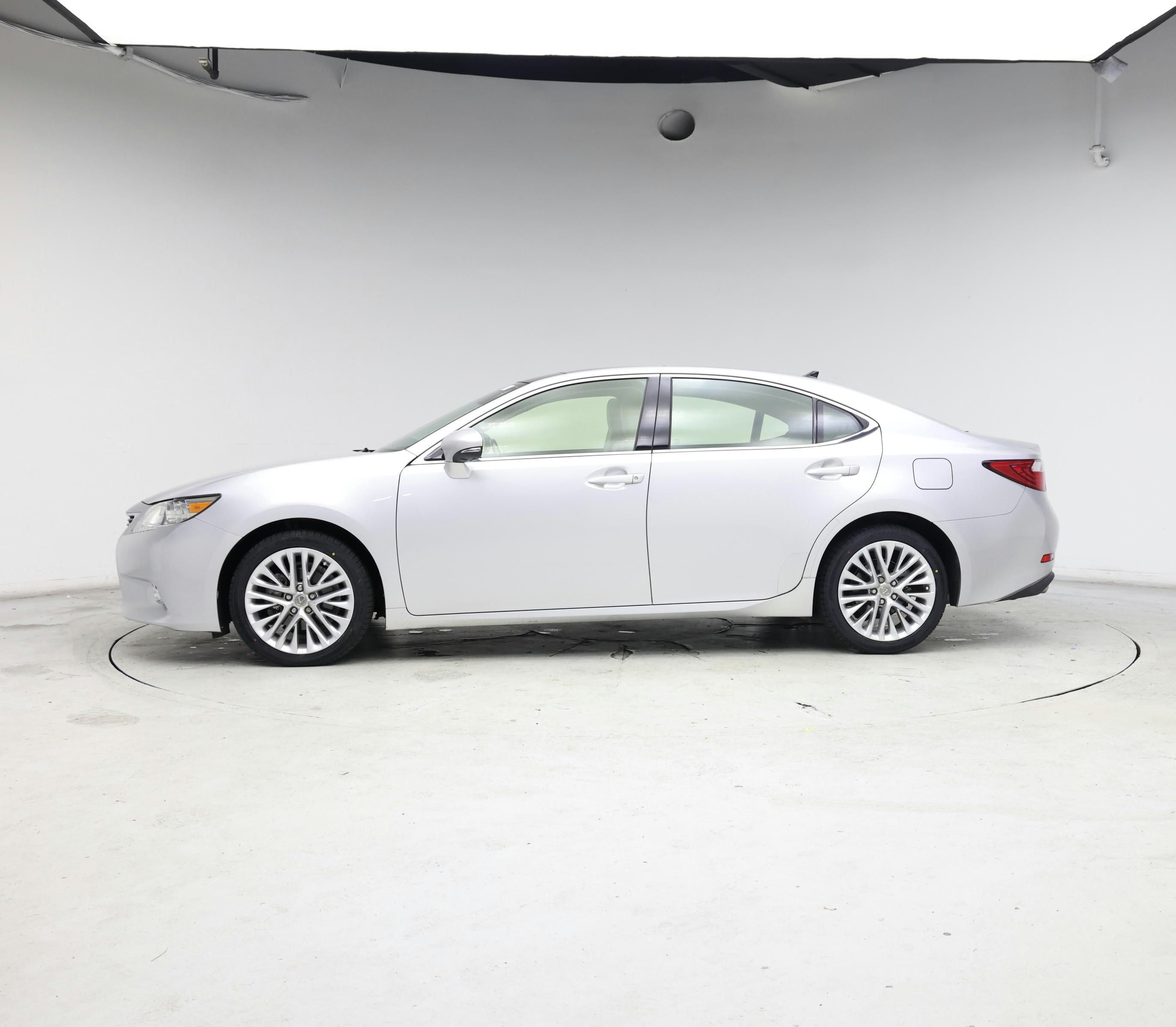 Thumbnail: 2015 Lexus ES - 3