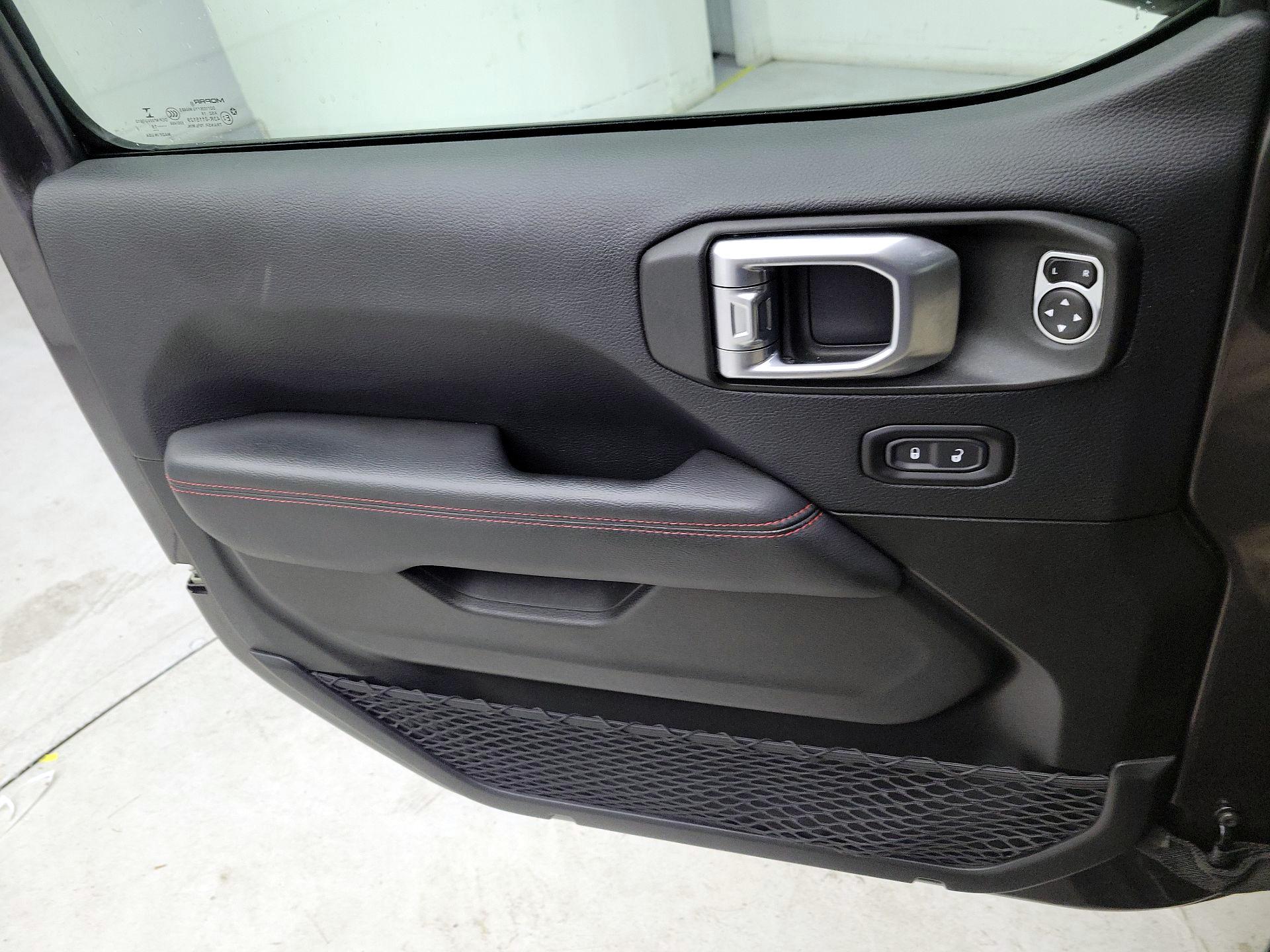 Thumbnail: 2019 Jeep Wrangler - 12