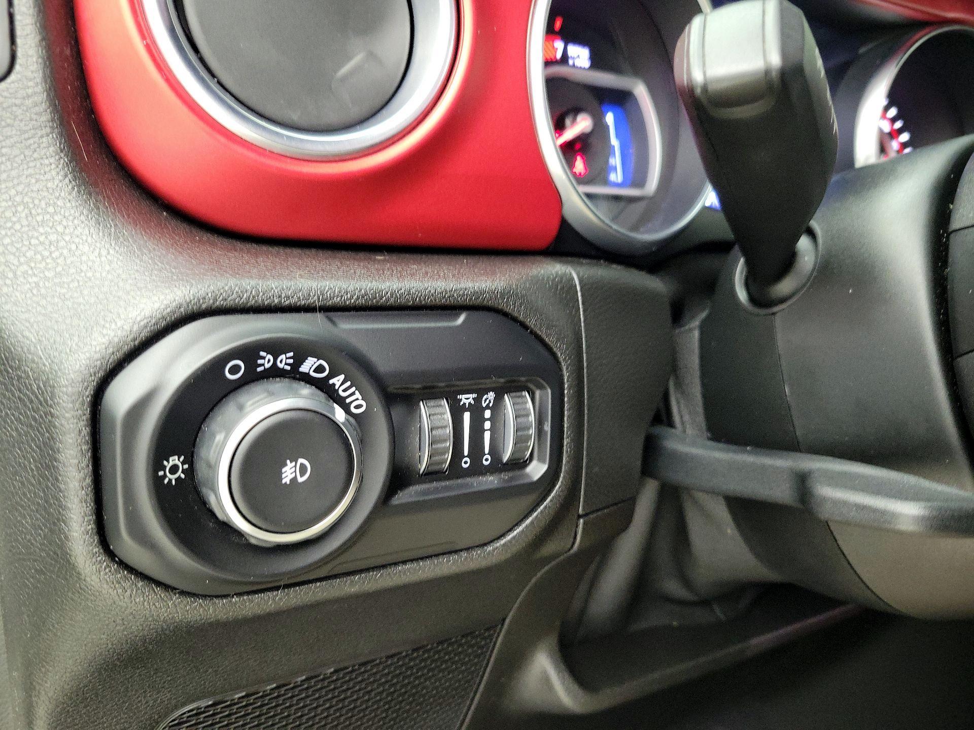 Thumbnail: 2019 Jeep Wrangler - 13