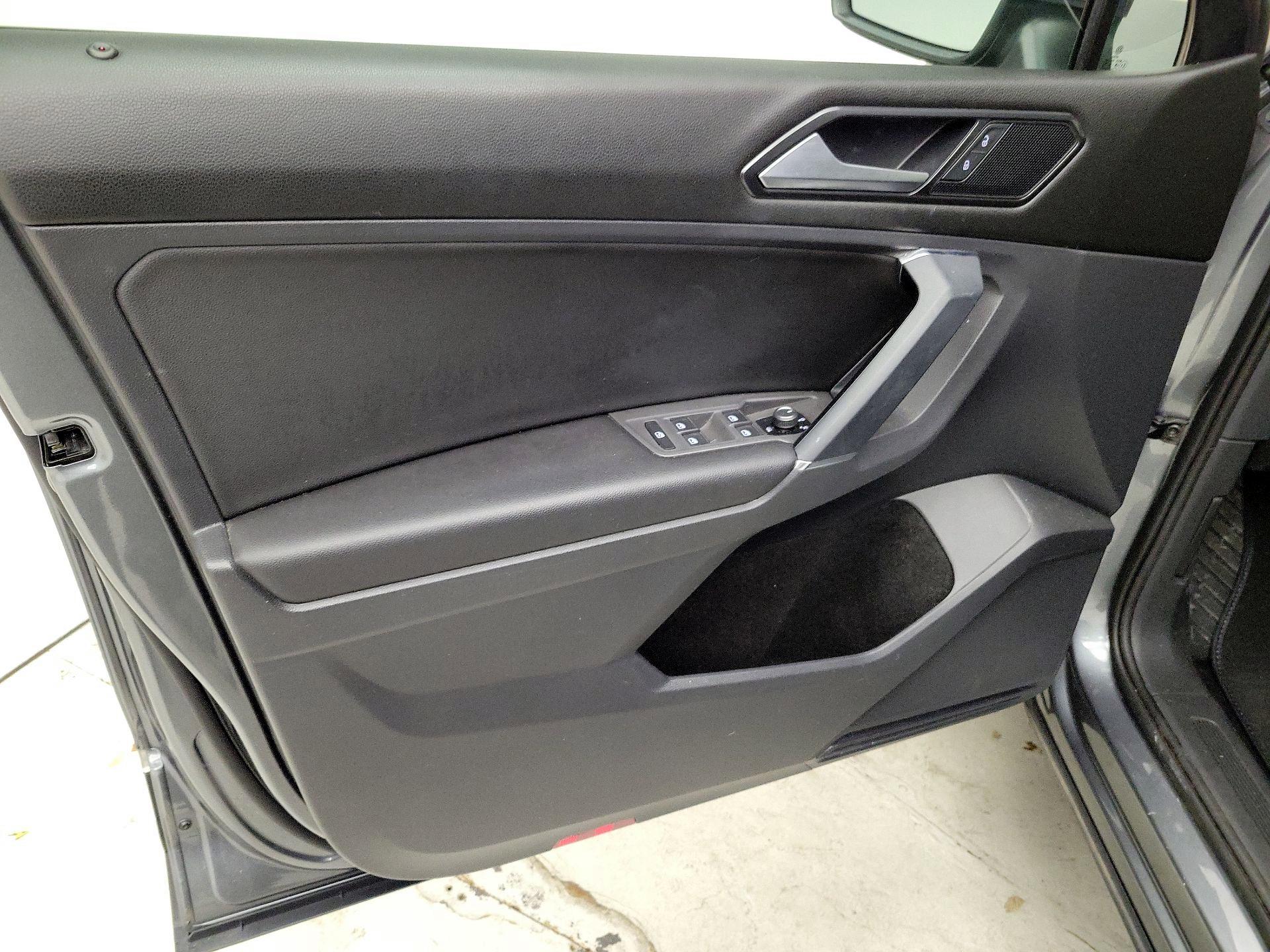 Thumbnail: 2018 Volkswagen Tiguan - 12