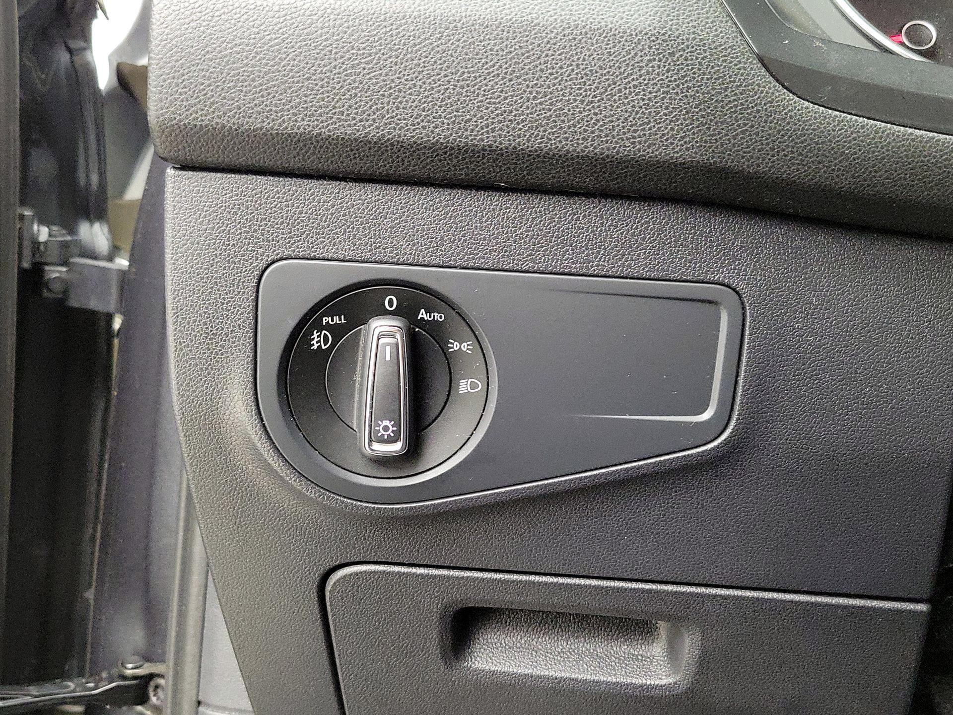 Thumbnail: 2018 Volkswagen Tiguan - 14