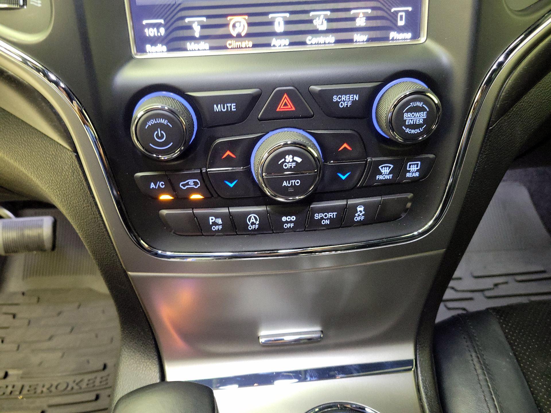 Thumbnail: 2018 Jeep Grand Cherokee - 17