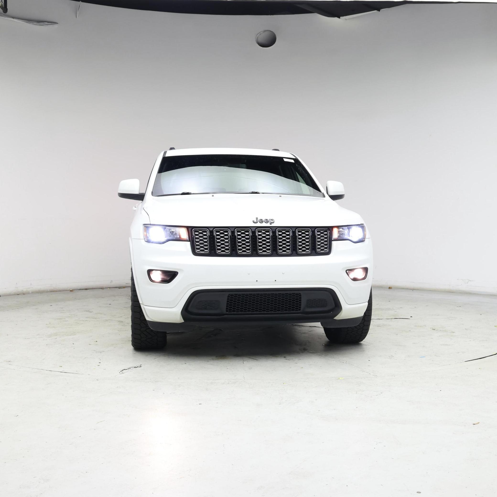 Thumbnail: 2018 Jeep Grand Cherokee - 5