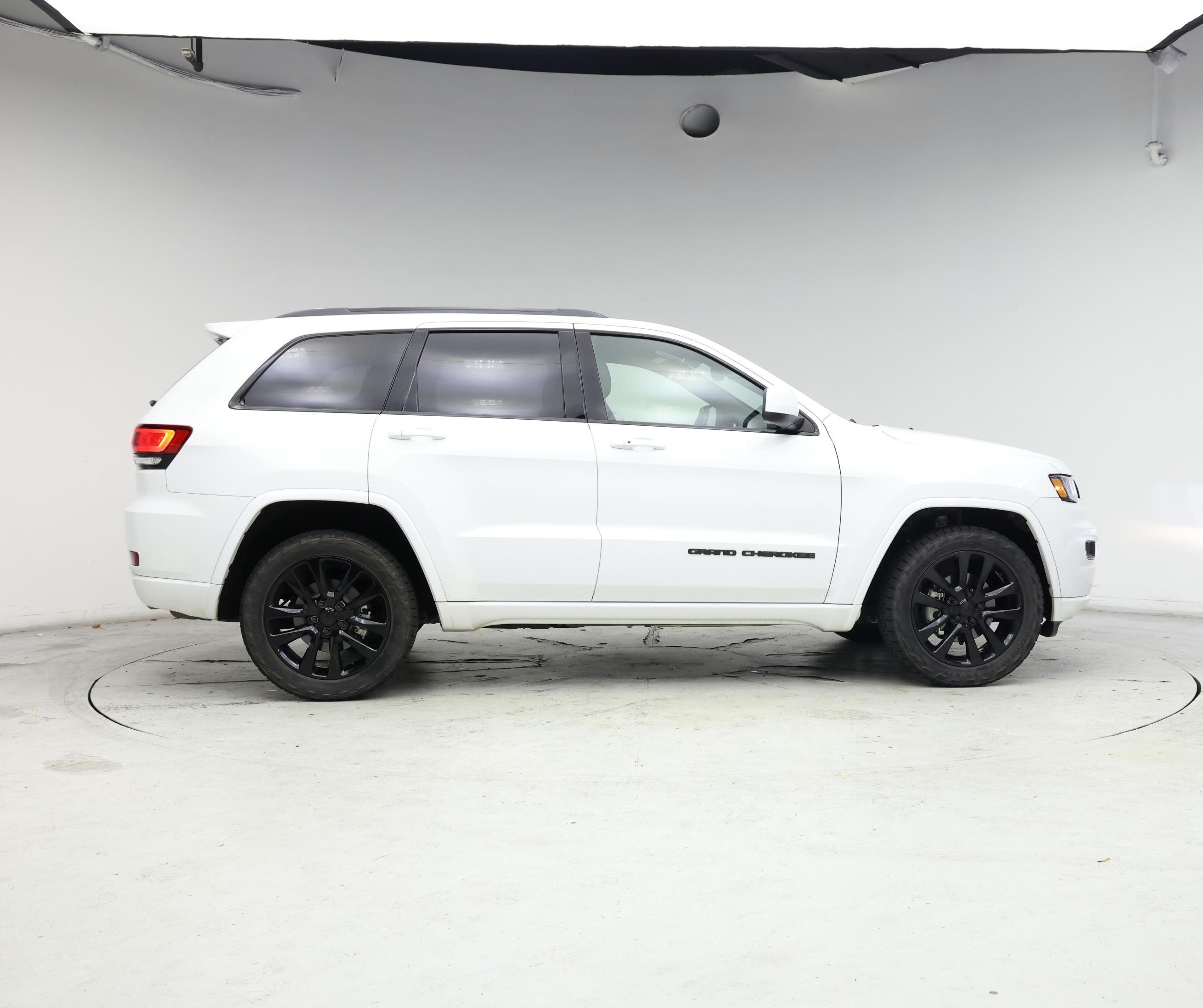 Thumbnail: 2018 Jeep Grand Cherokee - 7