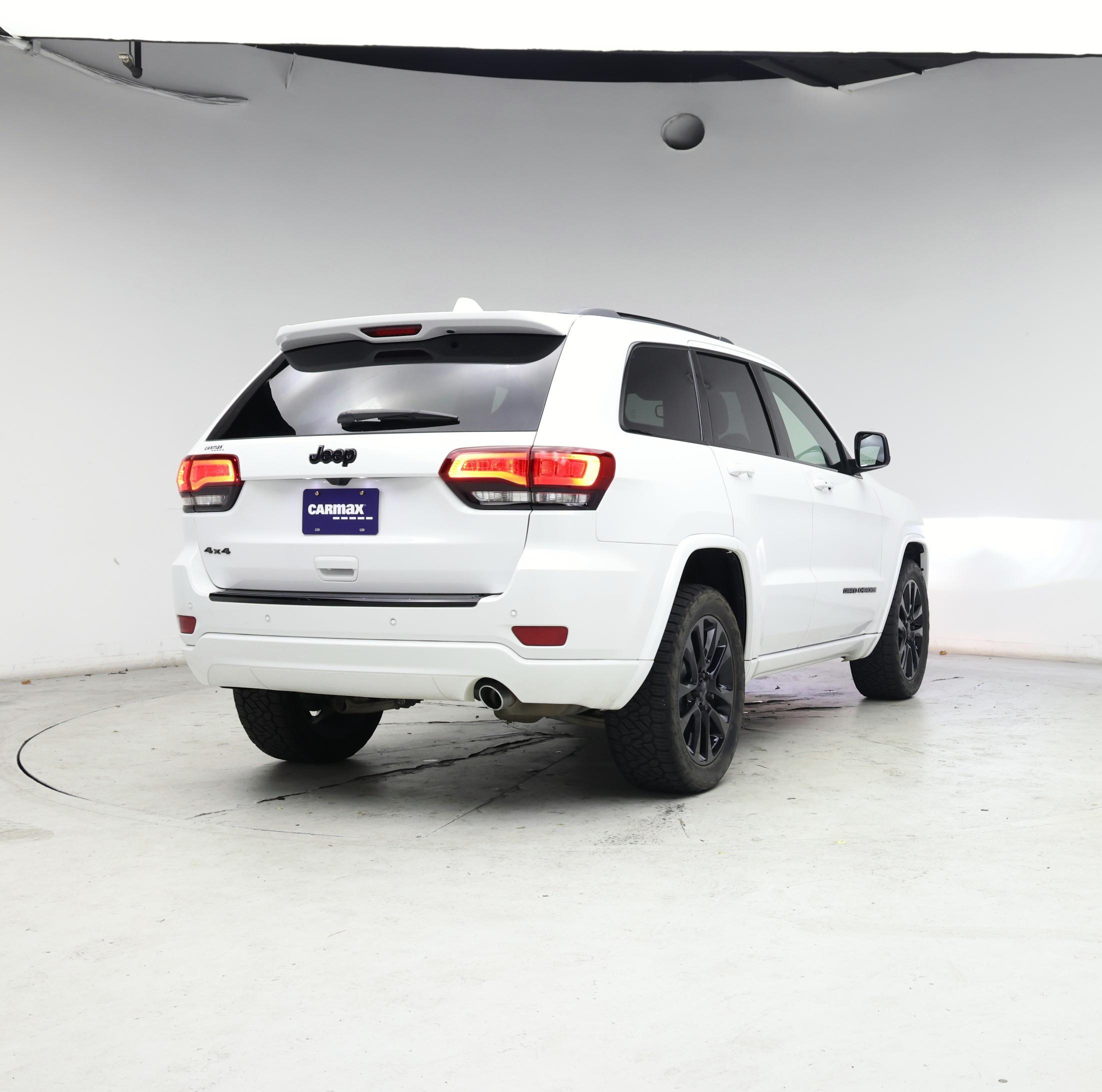 Thumbnail: 2018 Jeep Grand Cherokee - 8