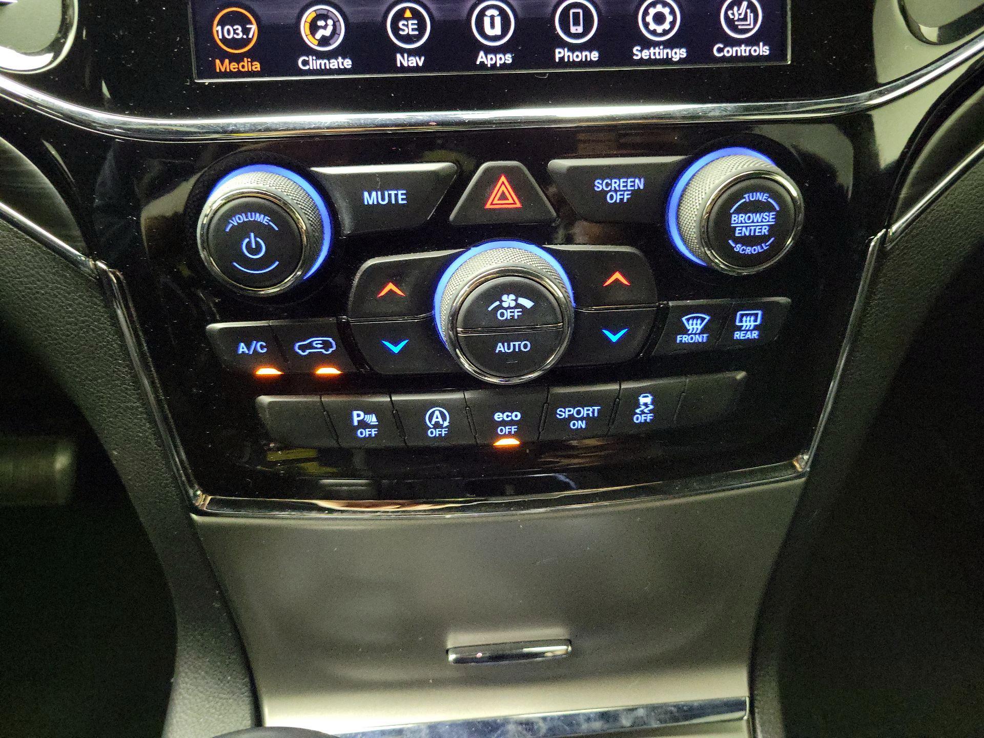 Thumbnail: 2020 Jeep Grand Cherokee - 17