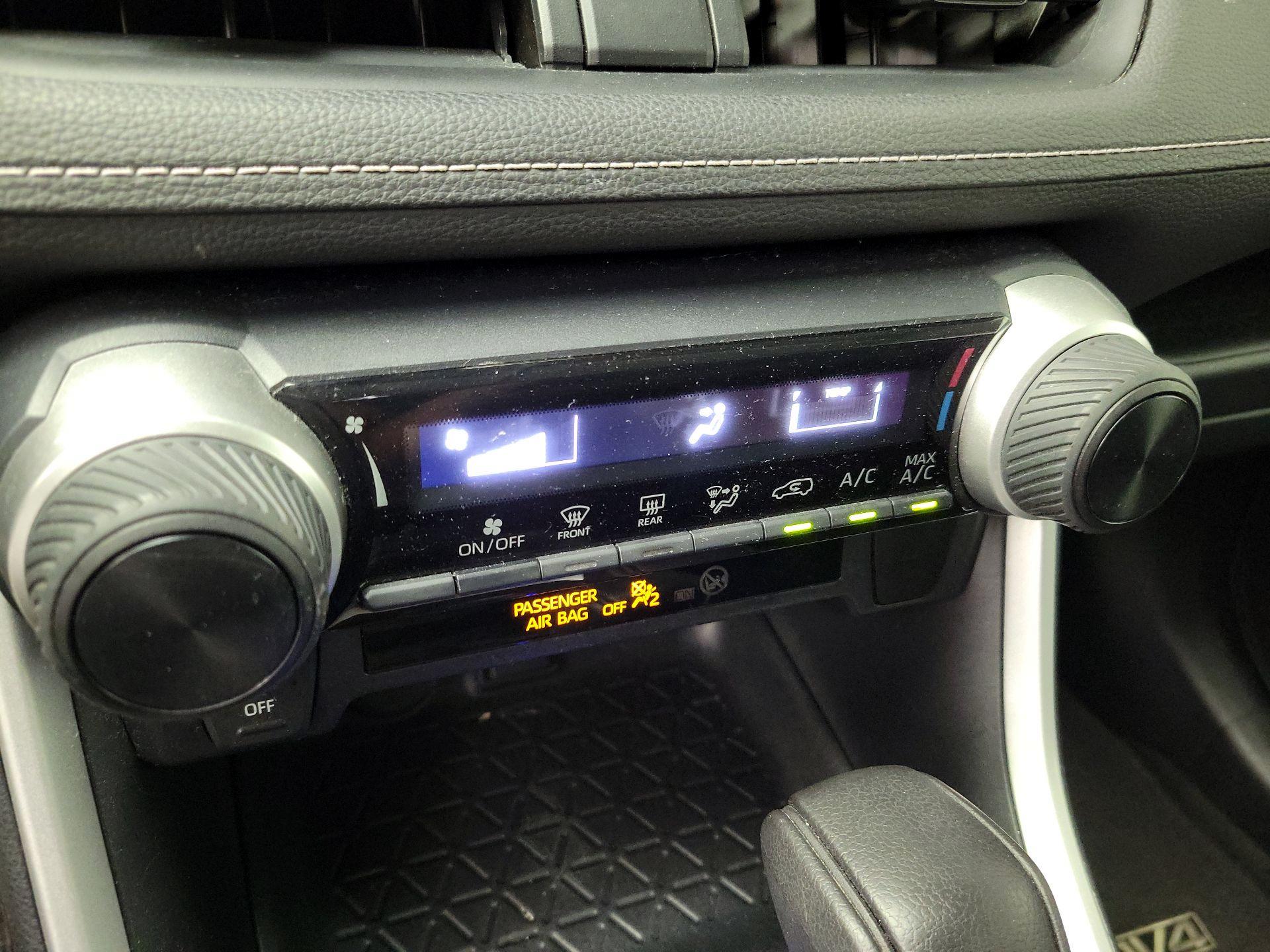 Thumbnail: 2020 Toyota RAV4 - 16