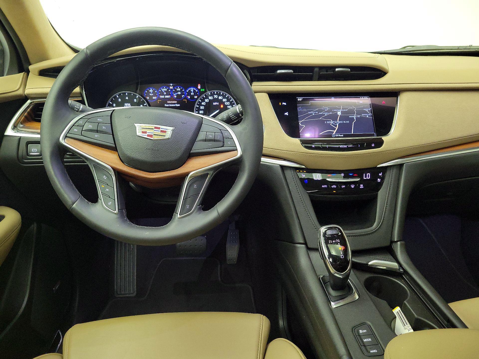 Thumbnail: 2017 Cadillac XT5 - 10