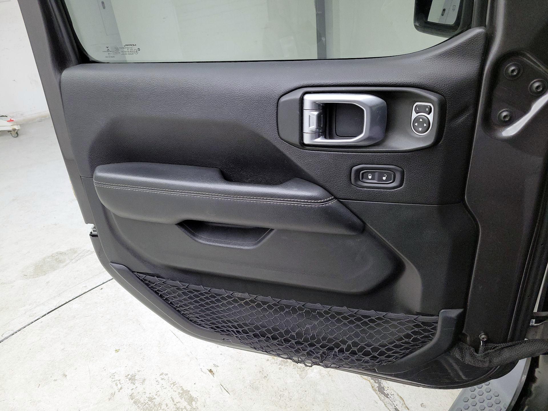 Thumbnail: 2019 Jeep Wrangler - 12