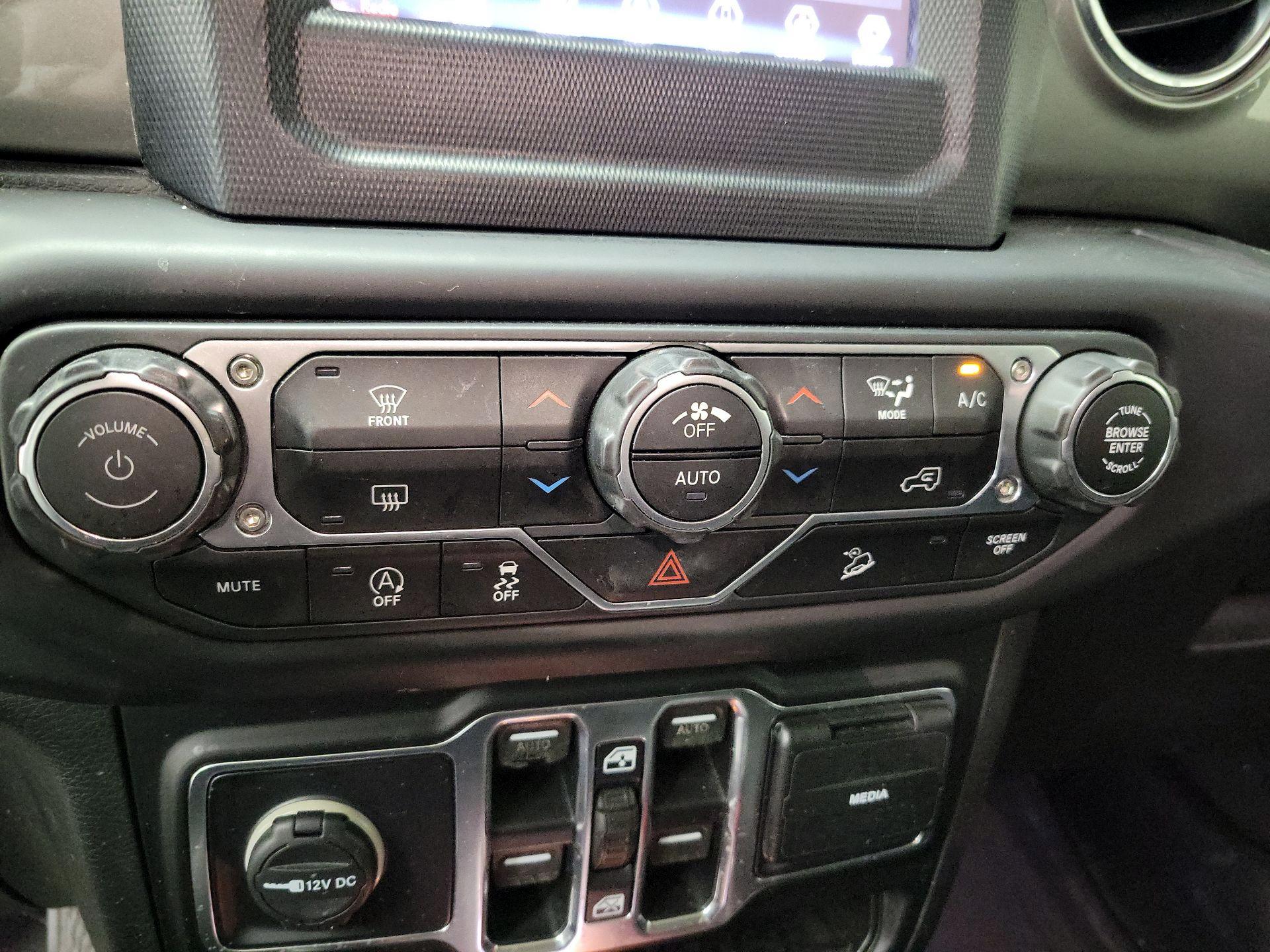 Thumbnail: 2019 Jeep Wrangler - 16