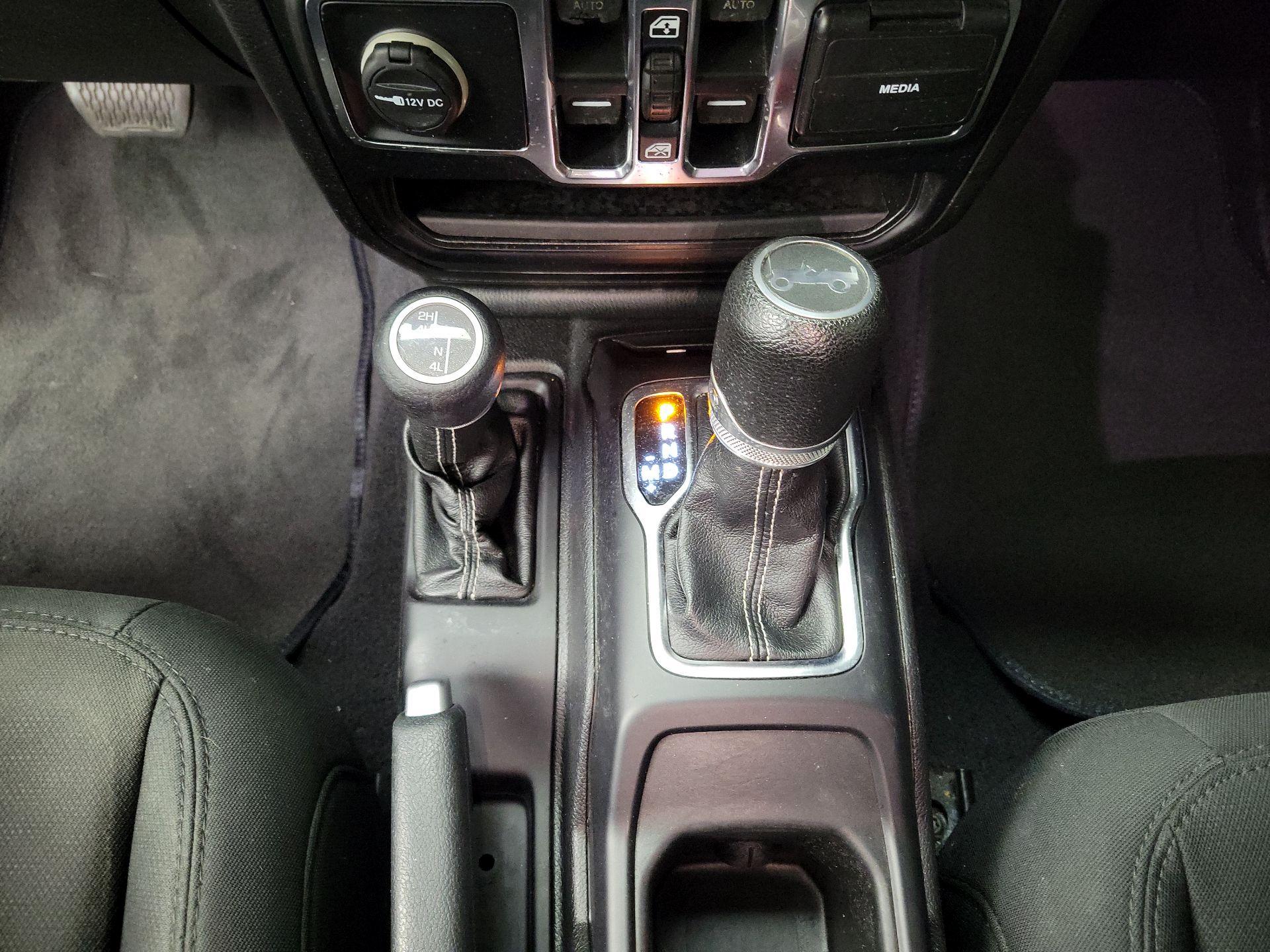 Thumbnail: 2019 Jeep Wrangler - 17