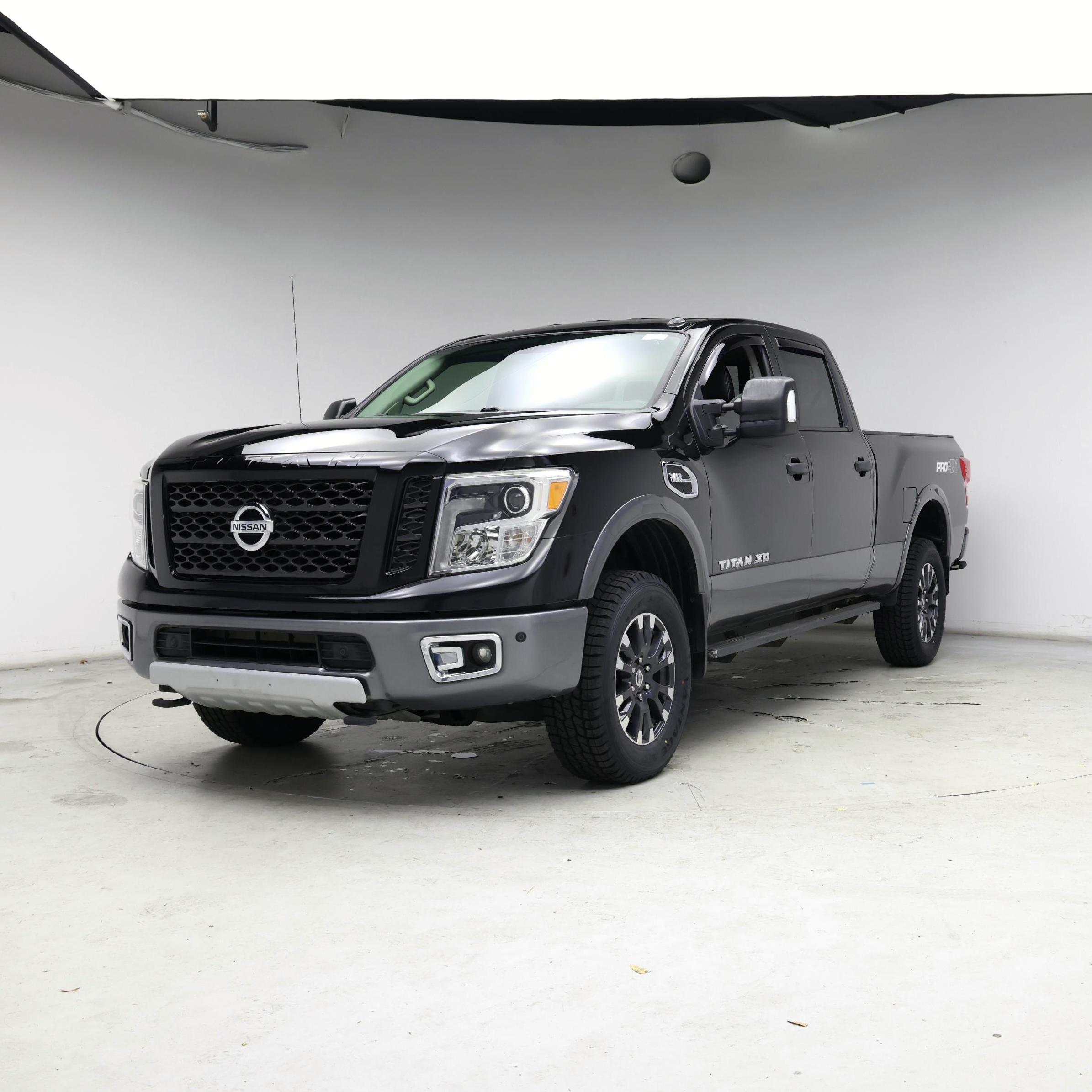 Thumbnail: 2017 Nissan Titan - 4