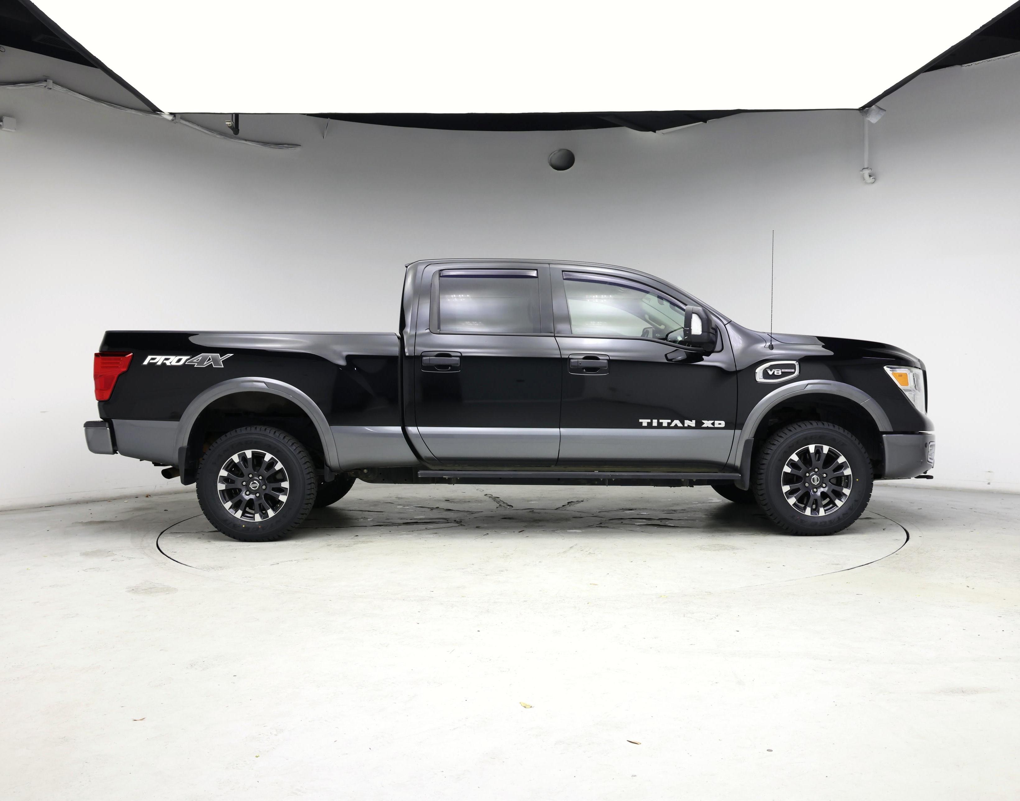 Thumbnail: 2017 Nissan Titan - 7