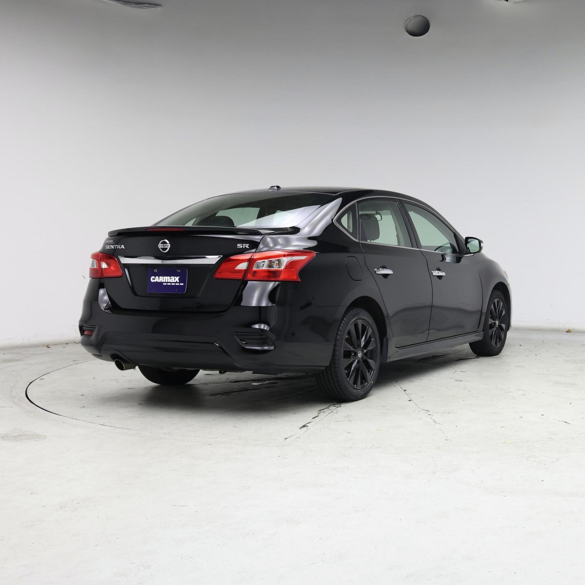 Thumbnail: 2017 Nissan Sentra - 8