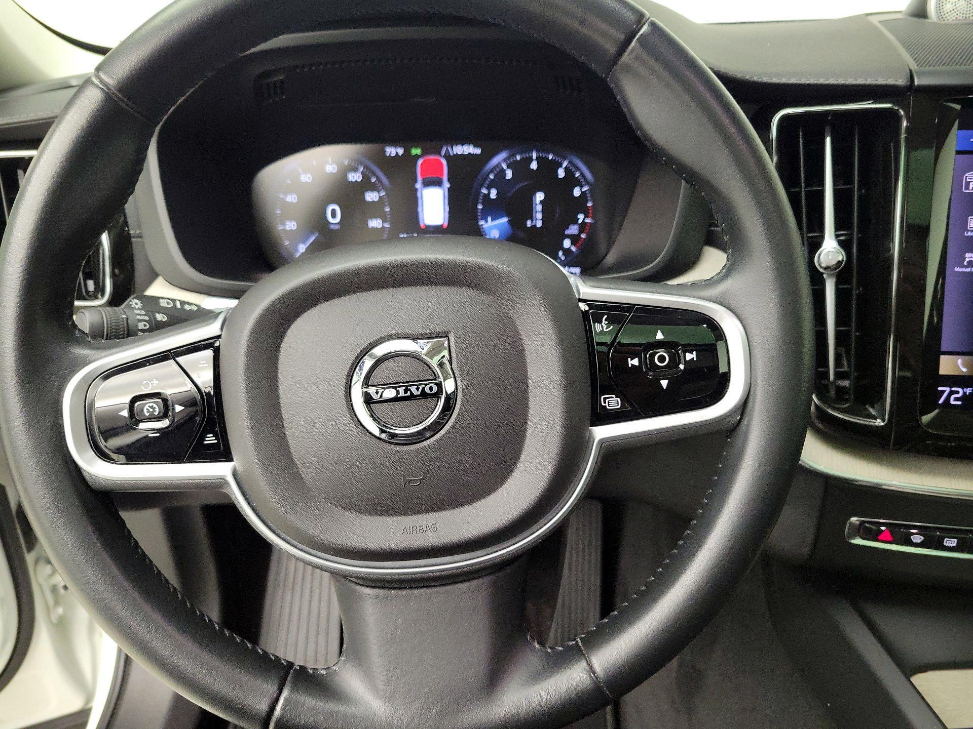 Thumbnail: 2021 Volvo XC60 - 10