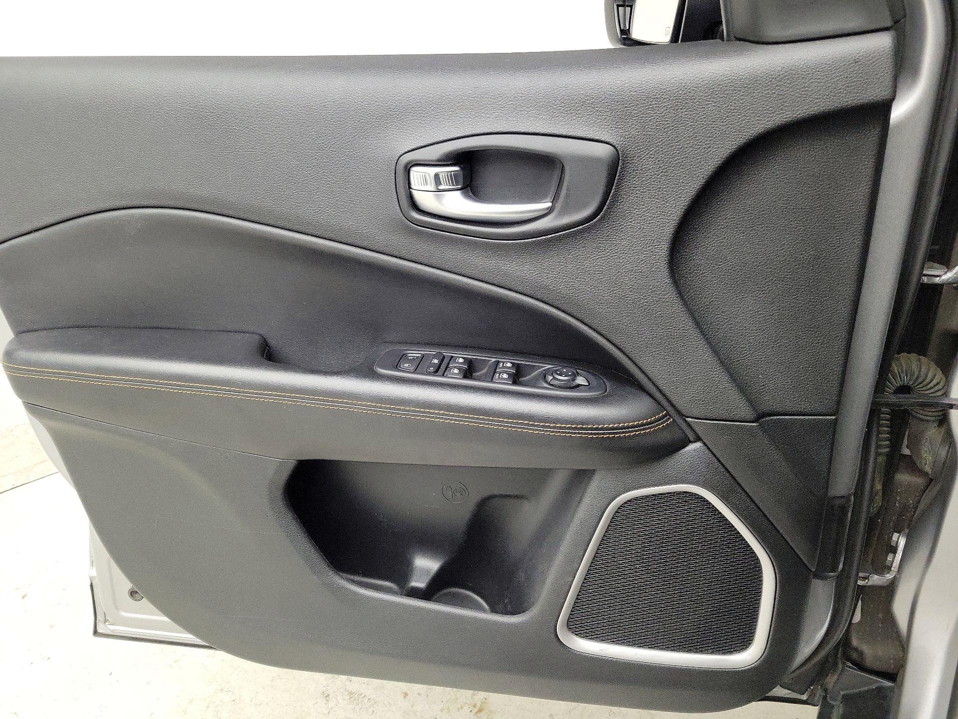 Thumbnail: 2019 Jeep Compass - 12