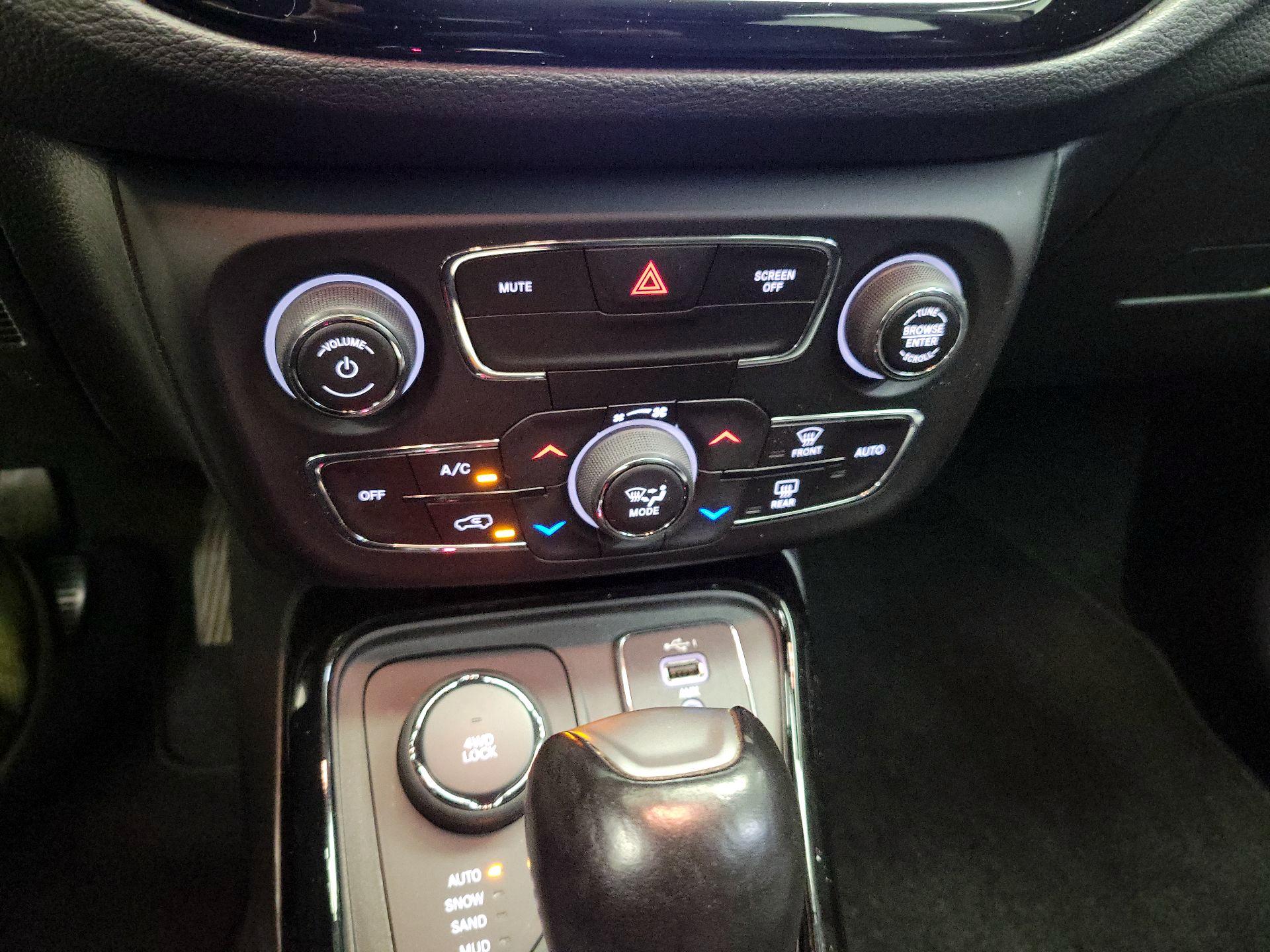 Thumbnail: 2019 Jeep Compass - 16