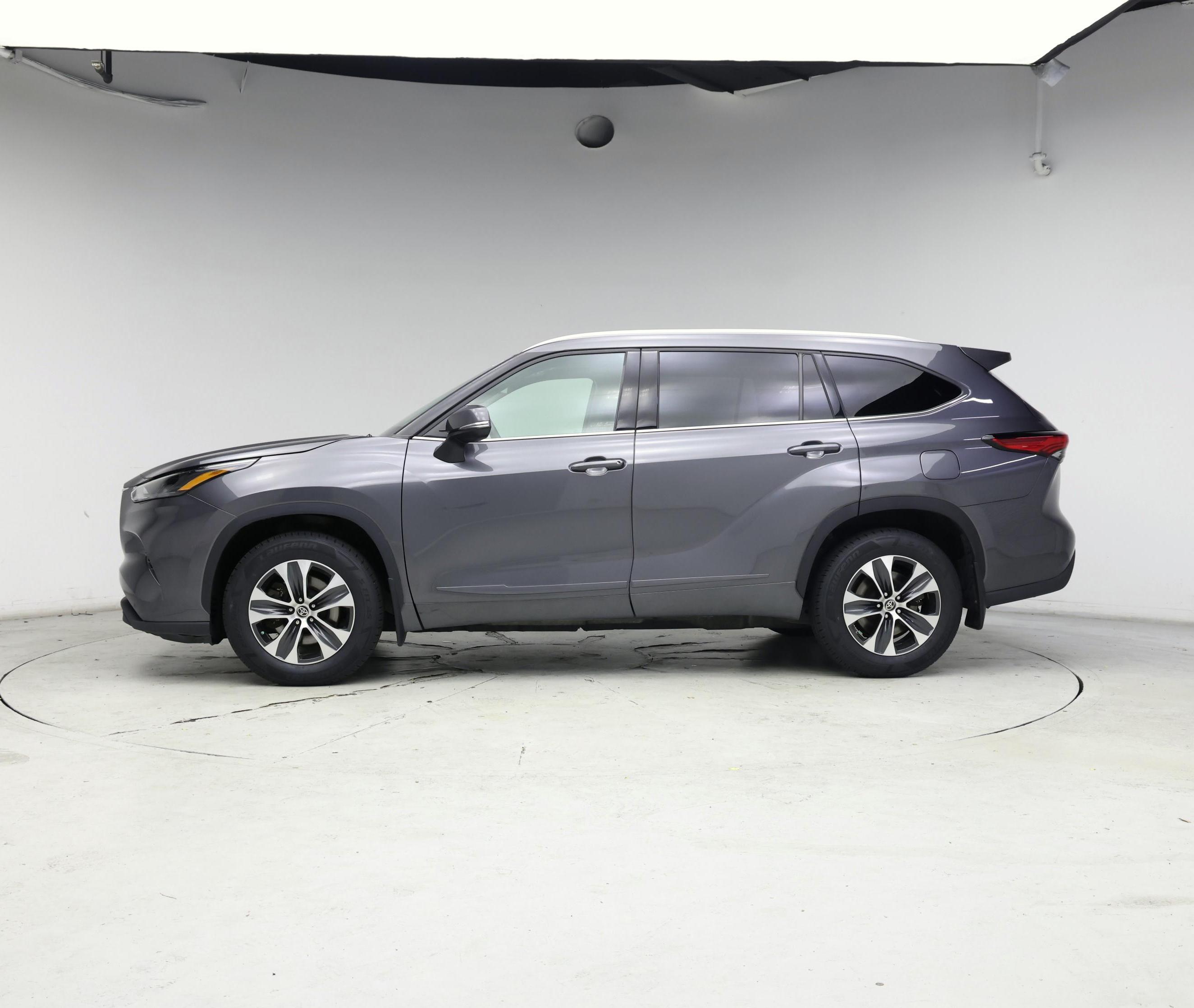Thumbnail: 2022 Toyota Highlander - 3