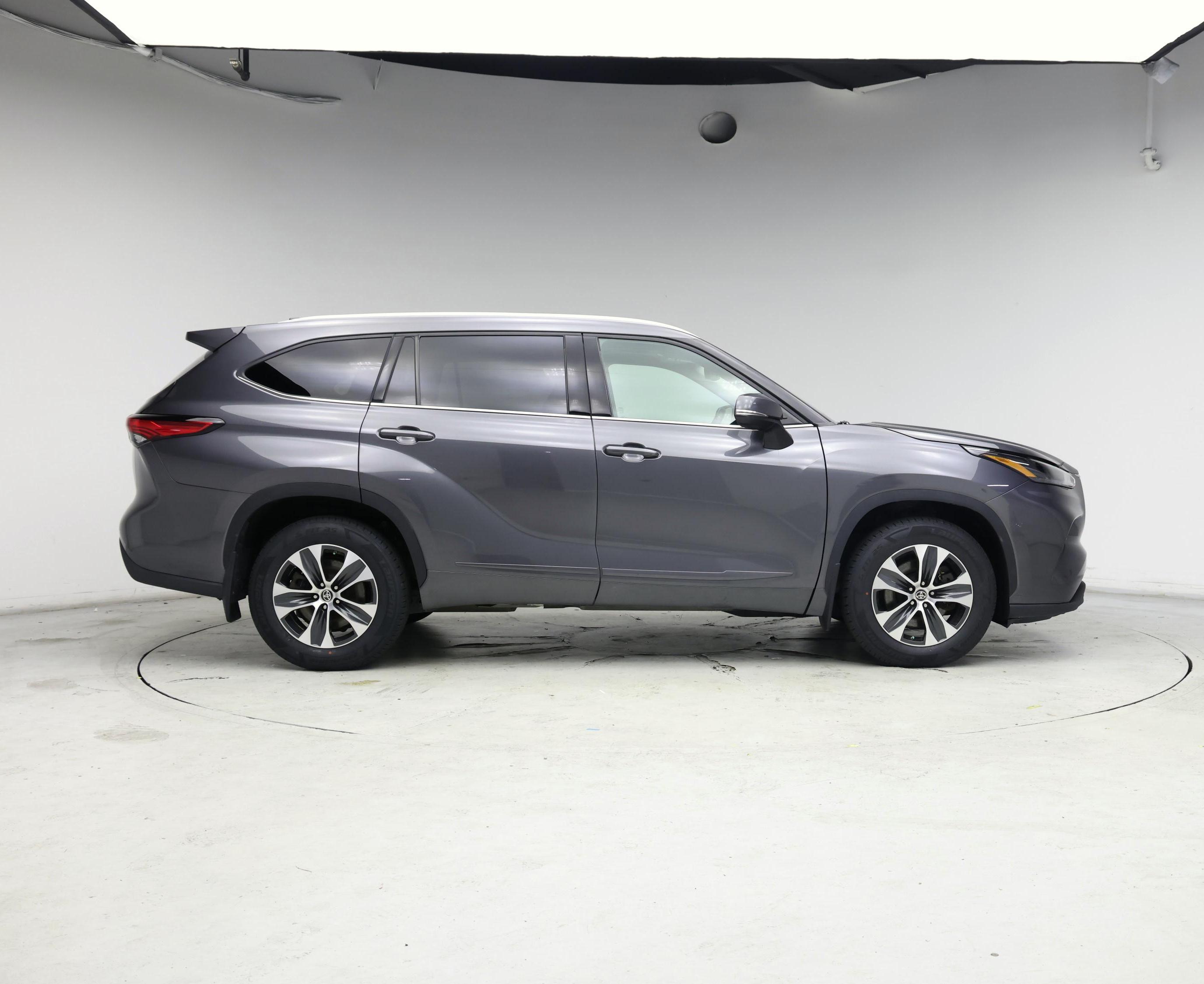 Thumbnail: 2022 Toyota Highlander - 7