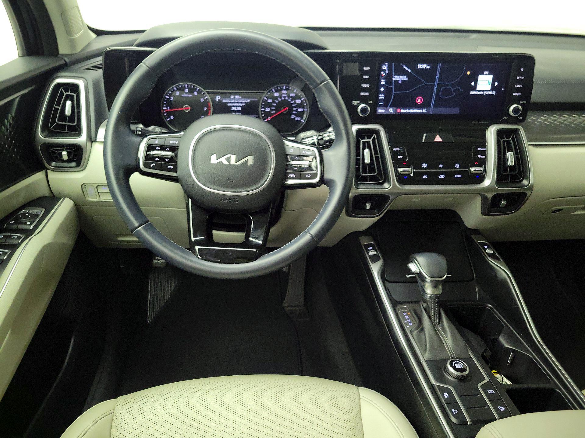 Thumbnail: 2023 Kia Sorento - 10
