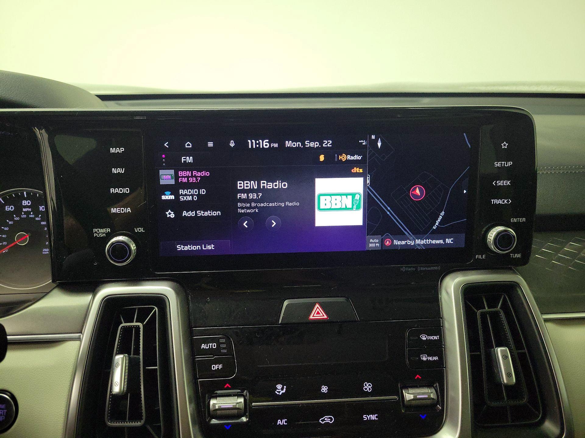 Thumbnail: 2023 Kia Sorento - 16