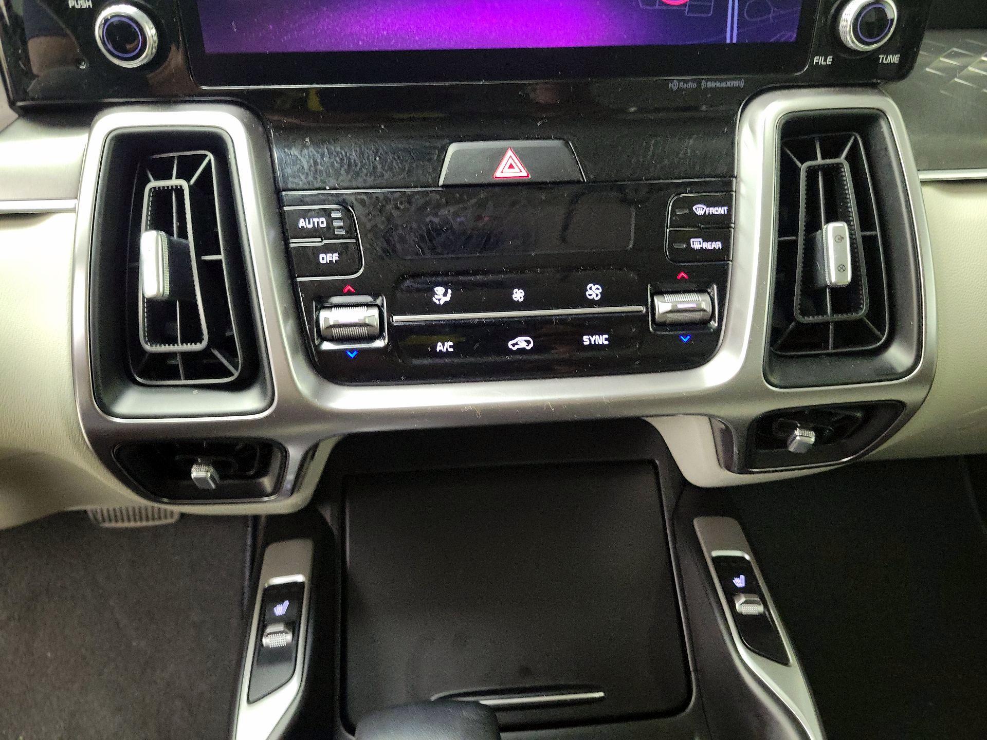 Thumbnail: 2023 Kia Sorento - 17