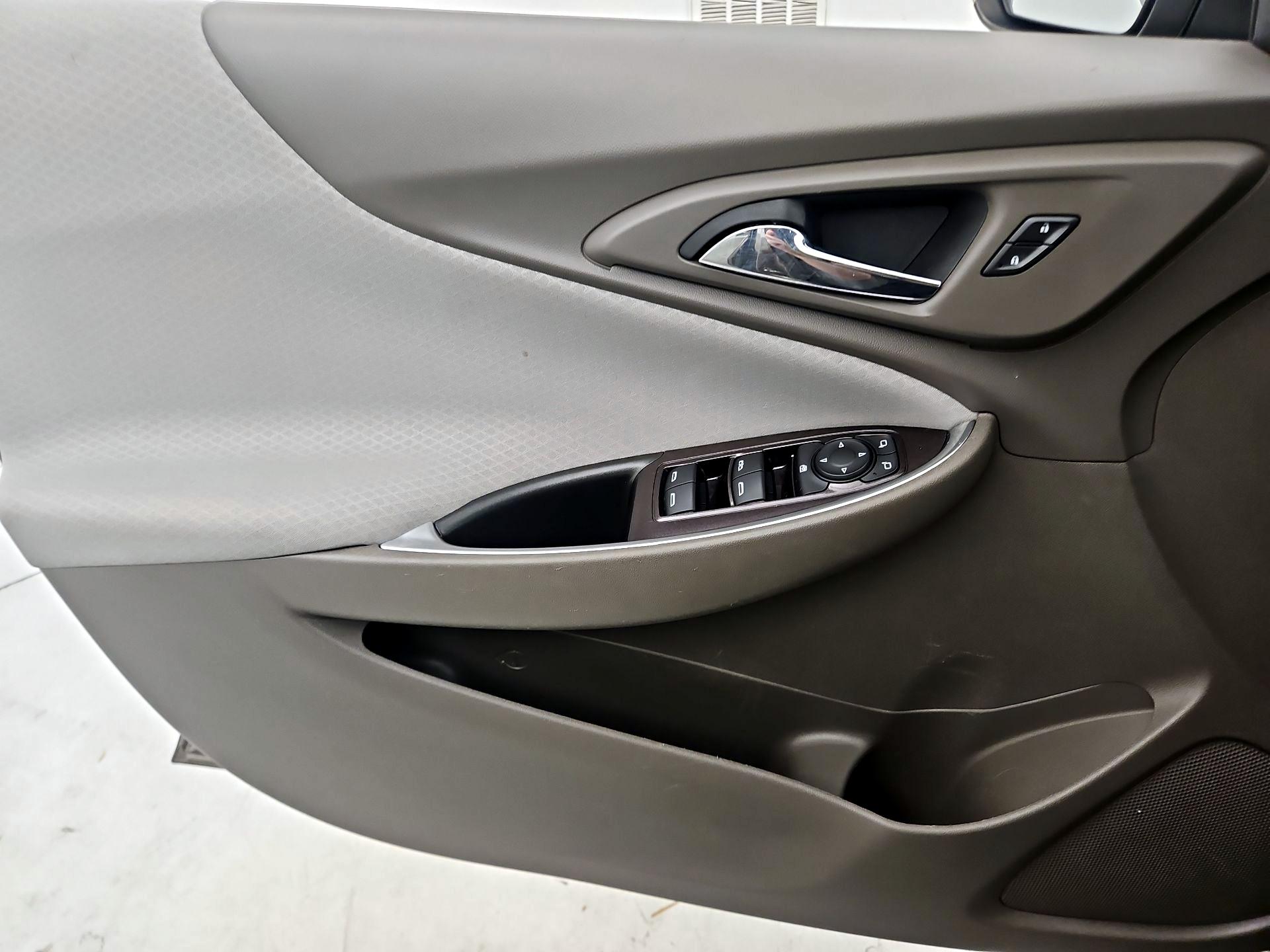 Thumbnail: 2020 Chevrolet Malibu - 12