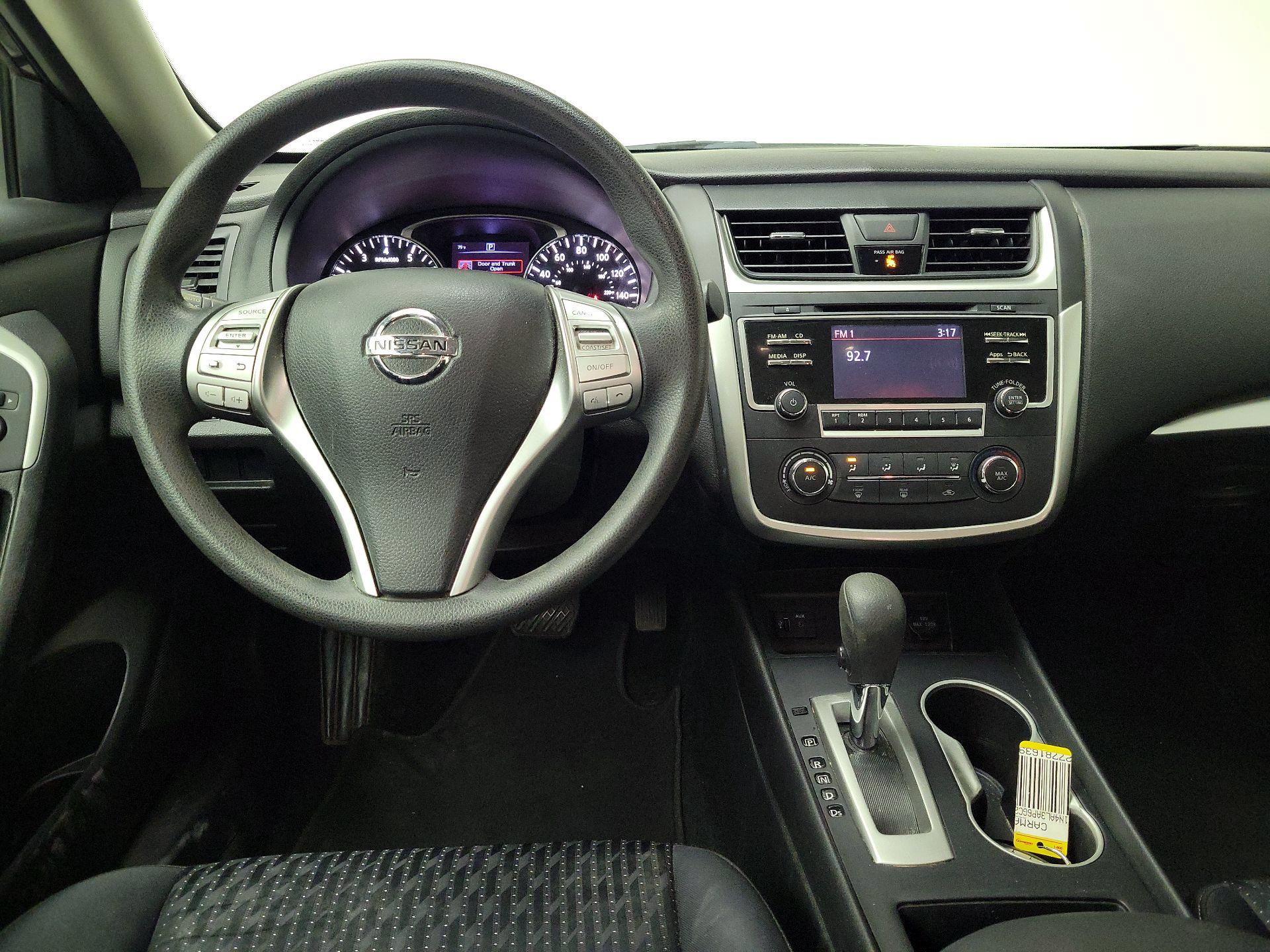 Thumbnail: 2016 Nissan Altima - 10