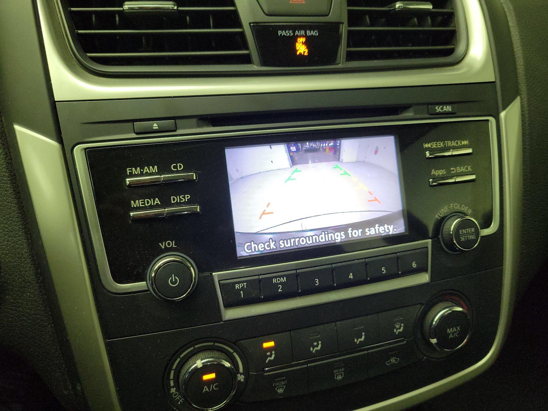 Thumbnail: 2016 Nissan Altima - 14