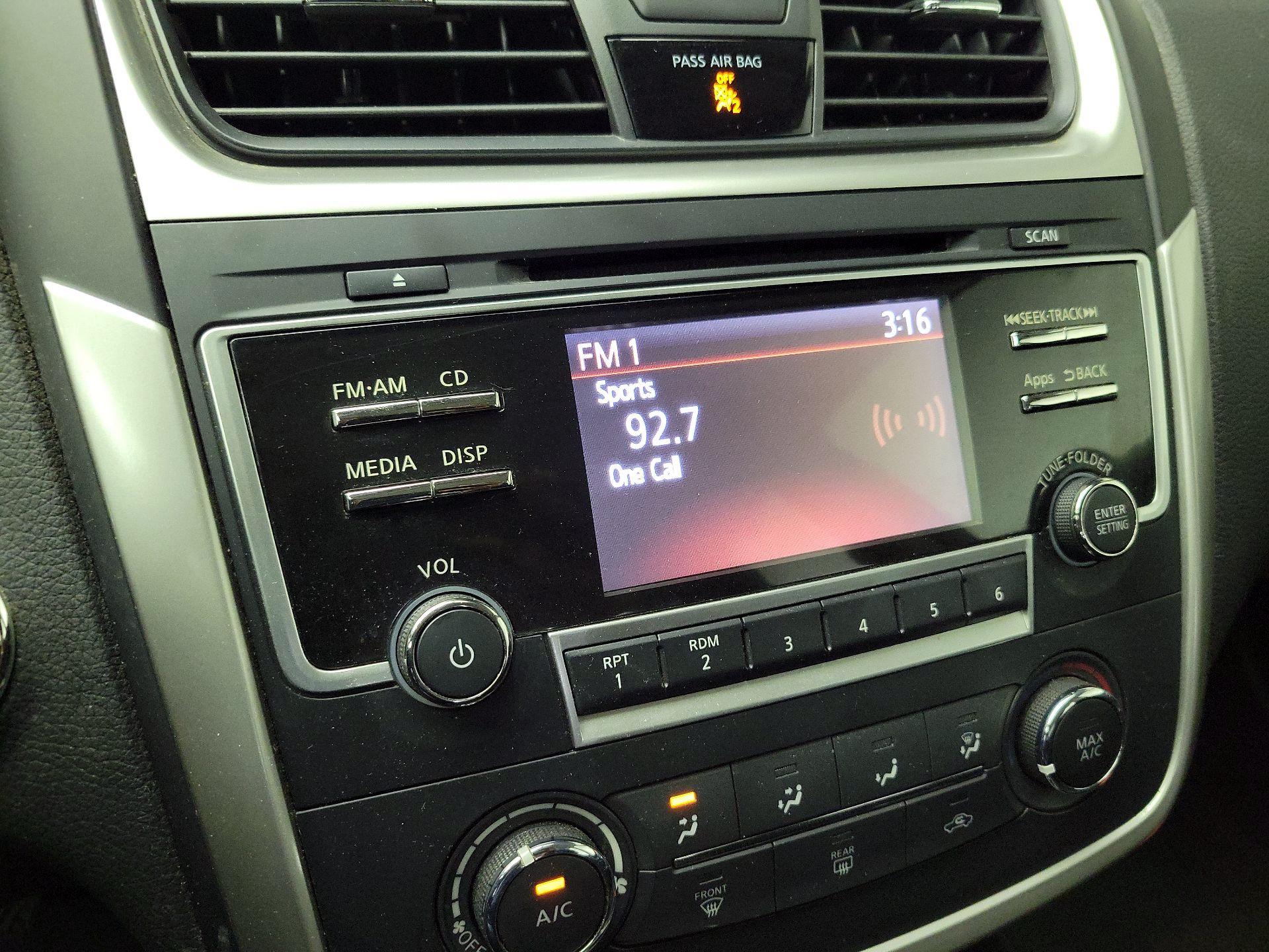Thumbnail: 2016 Nissan Altima - 15
