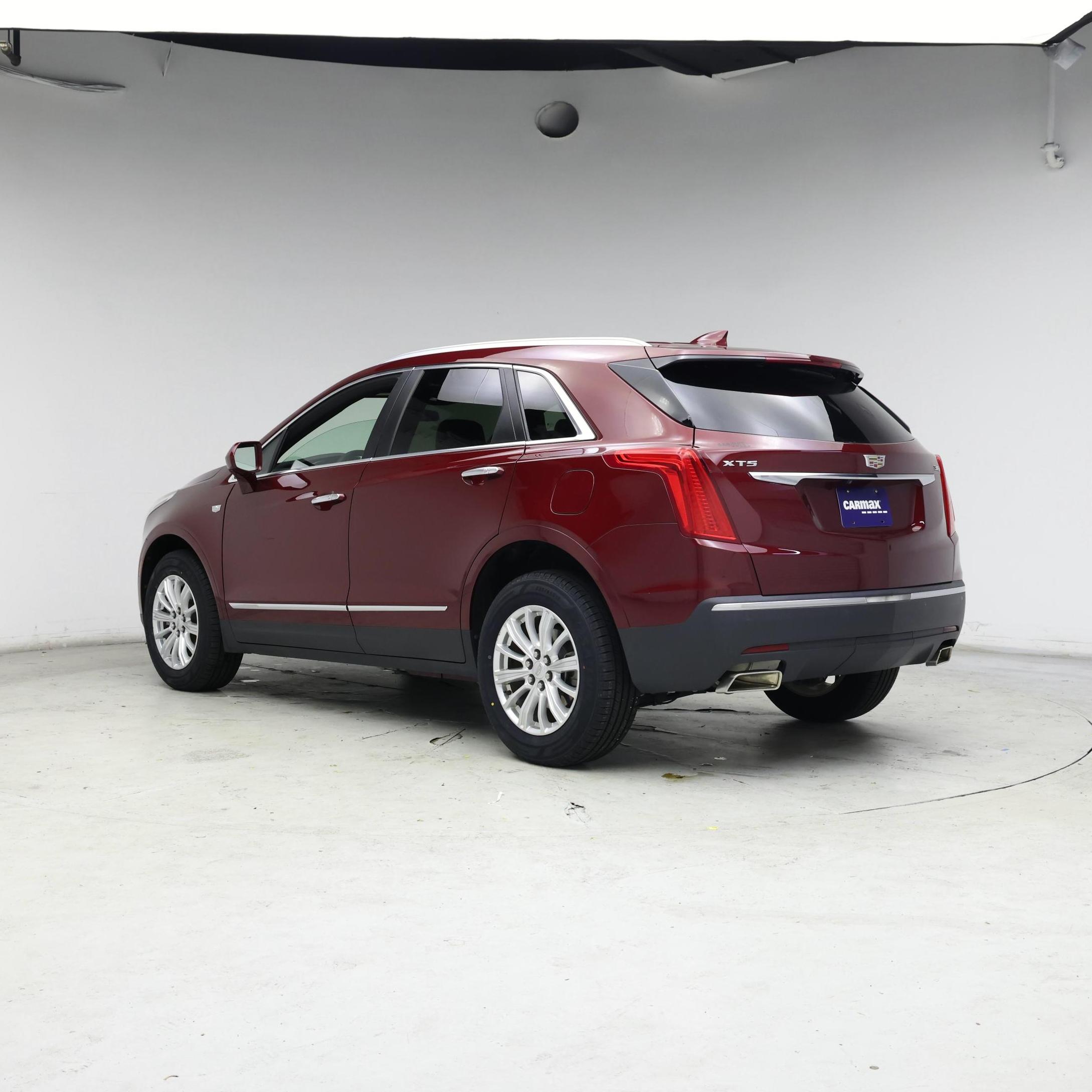 Thumbnail: 2017 Cadillac XT5 - 2