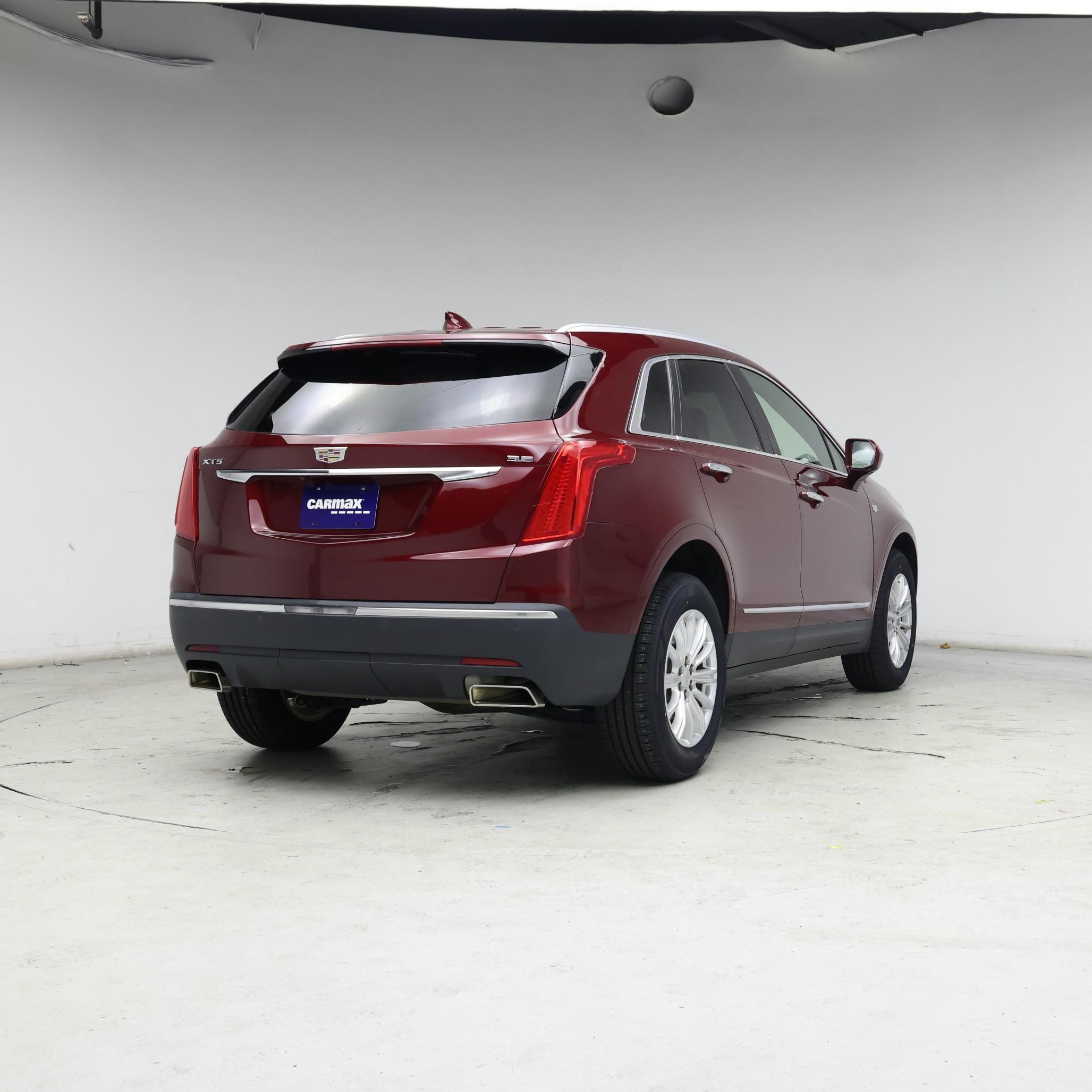 Thumbnail: 2017 Cadillac XT5 - 8