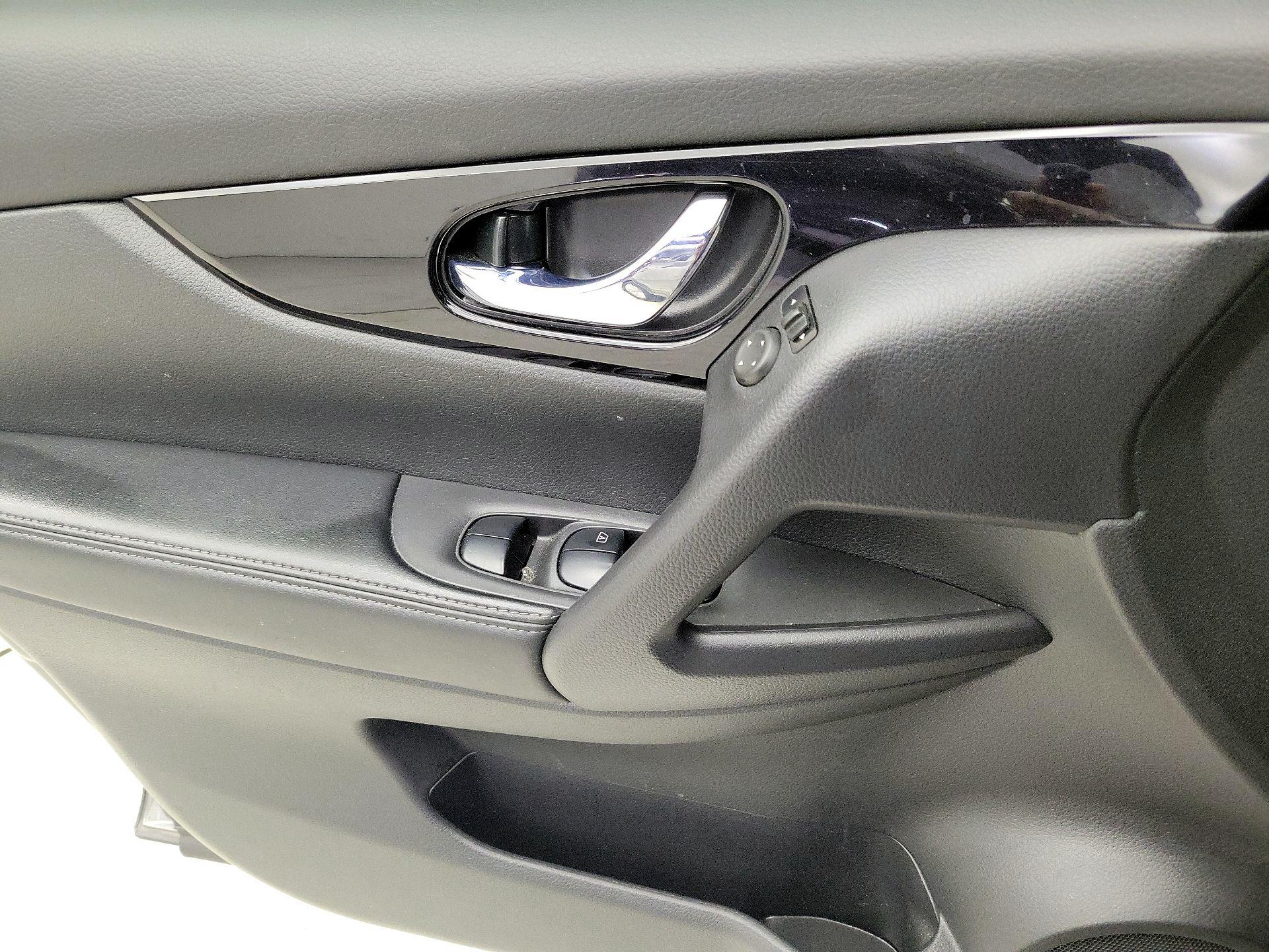 Thumbnail: 2019 Nissan Rogue Sport - 12