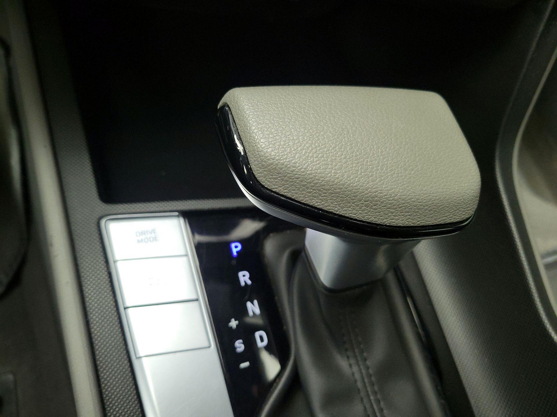 Thumbnail: 2024 Hyundai Elantra - 17