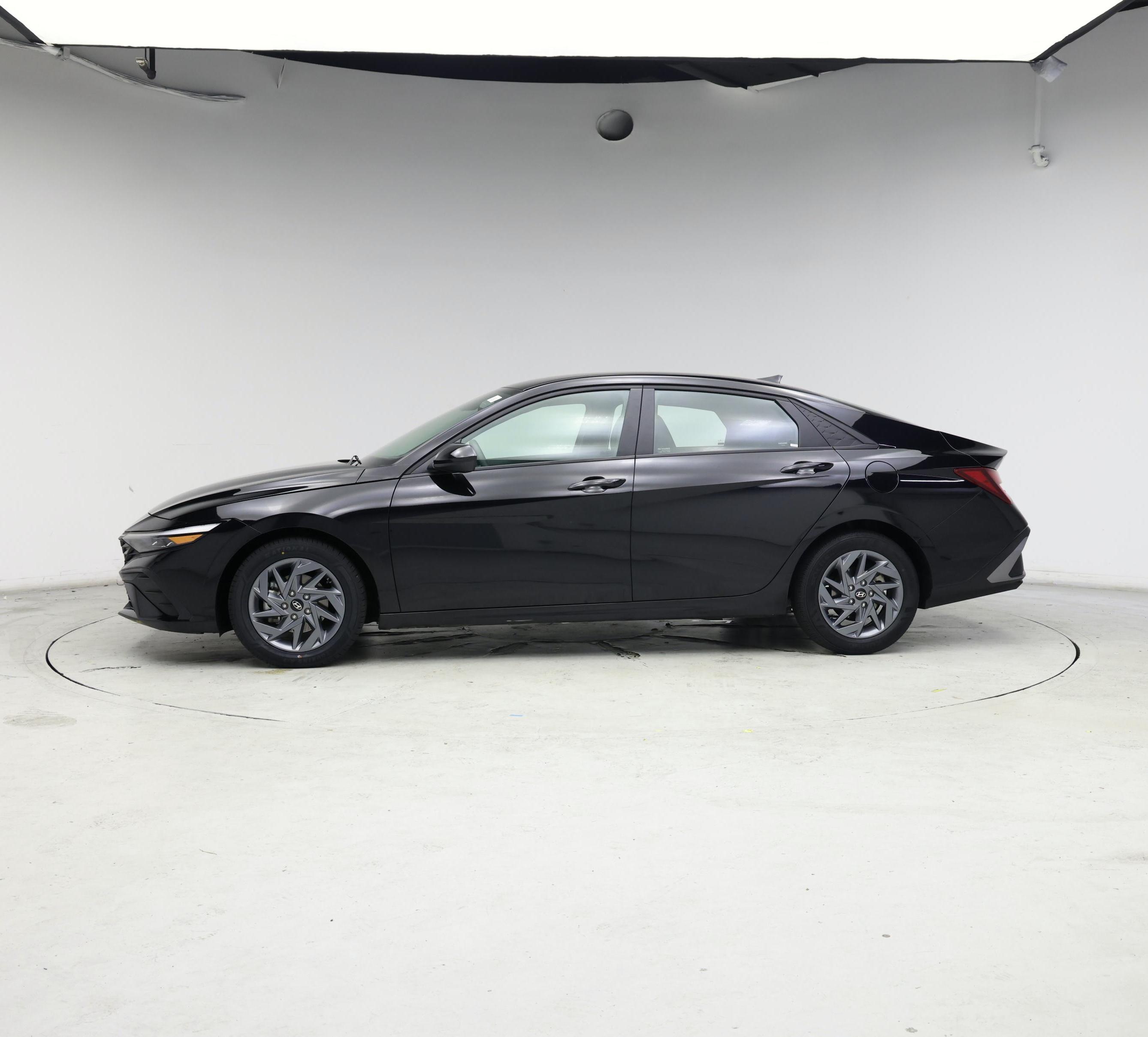 Thumbnail: 2024 Hyundai Elantra - 3