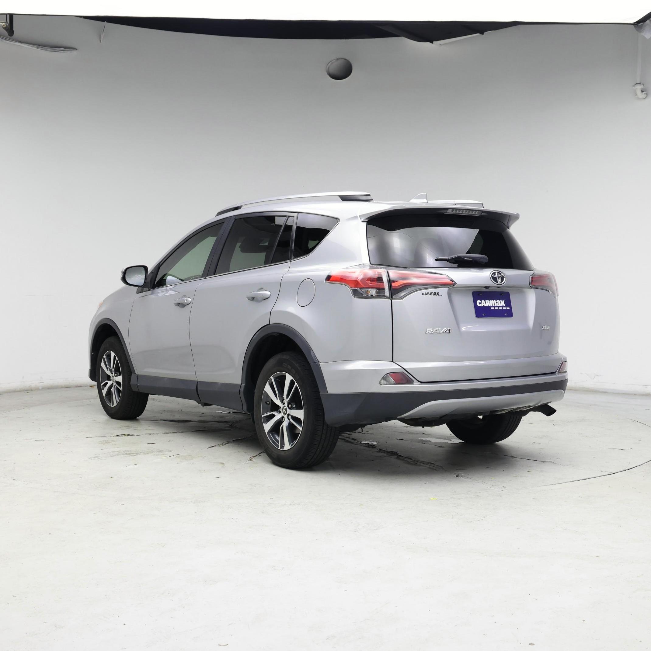 Thumbnail: 2018 Toyota RAV4 - 2