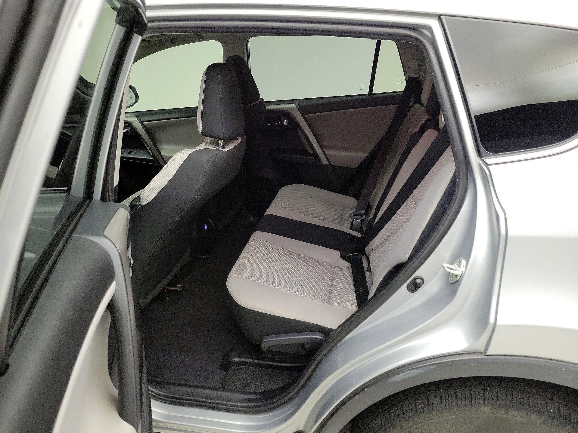 Thumbnail: 2018 Toyota RAV4 - 20
