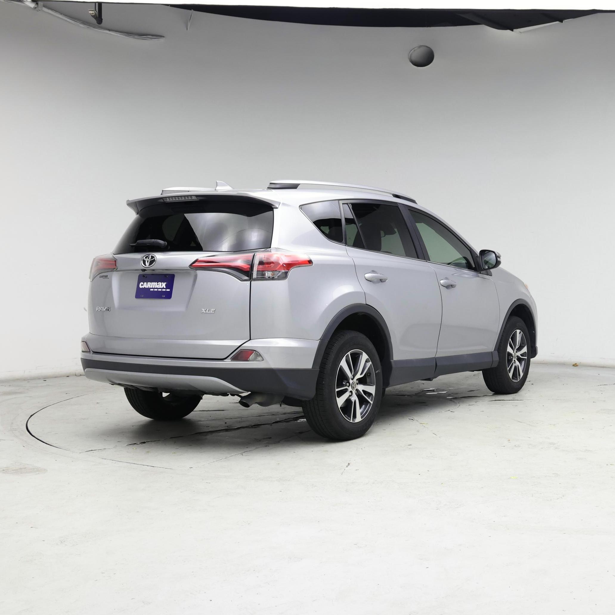 Thumbnail: 2018 Toyota RAV4 - 8
