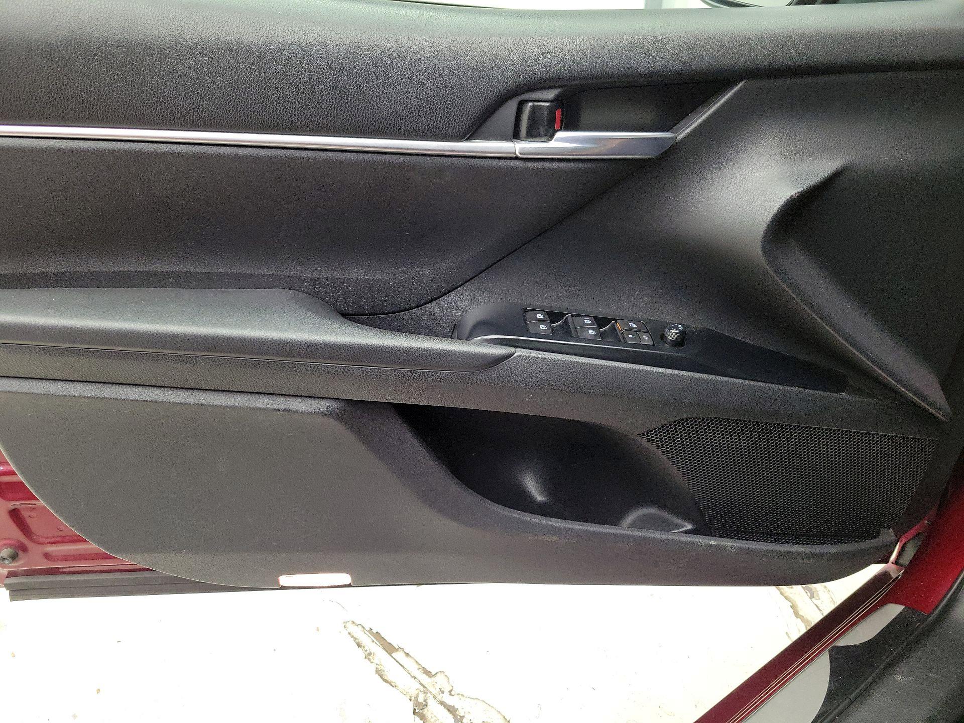 Thumbnail: 2018 Toyota Camry - 12