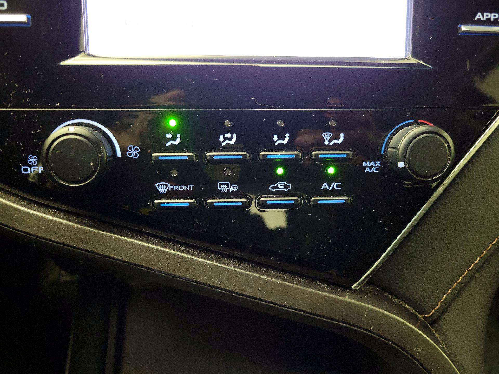 Thumbnail: 2018 Toyota Camry - 15