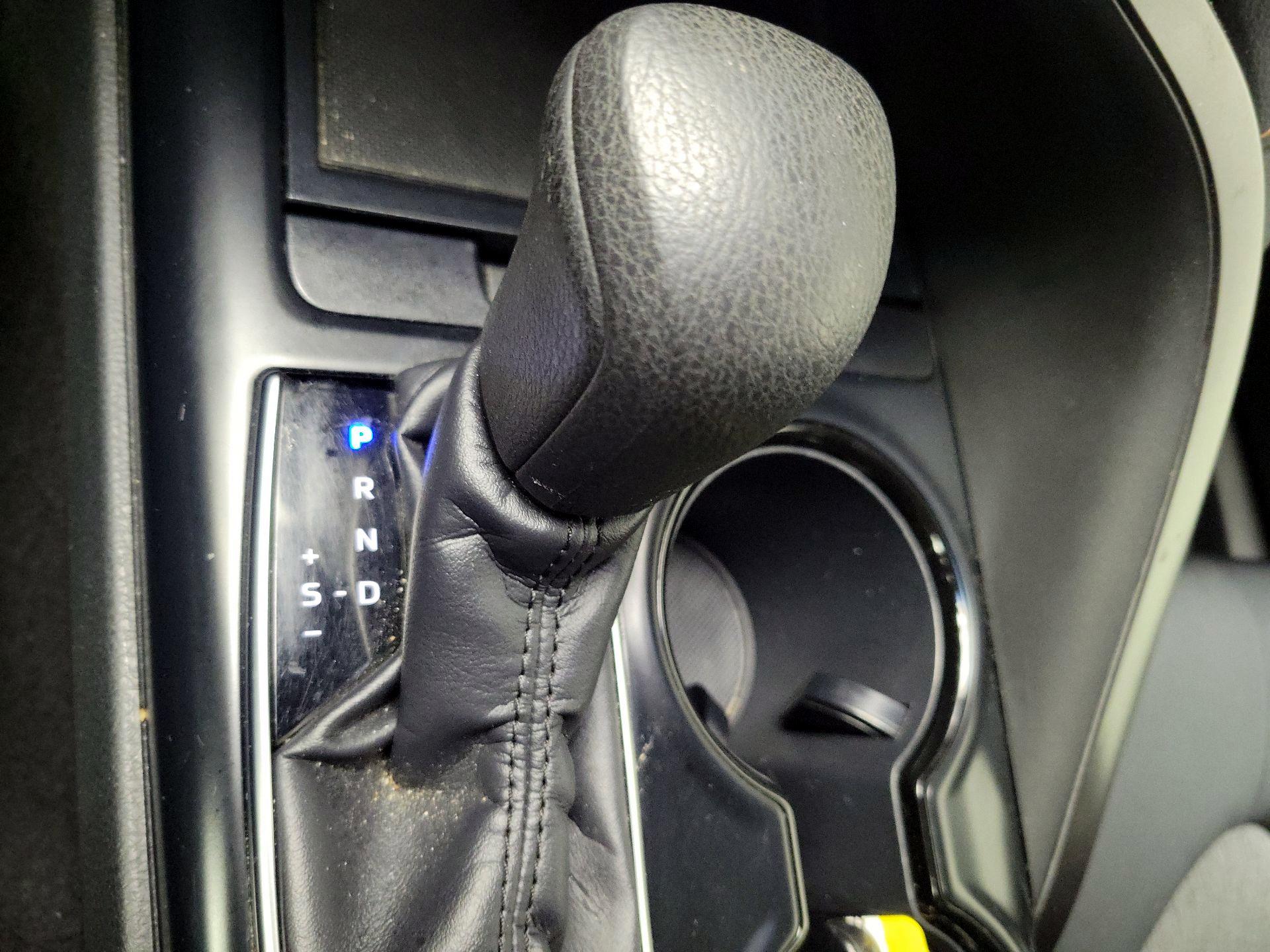 Thumbnail: 2018 Toyota Camry - 16