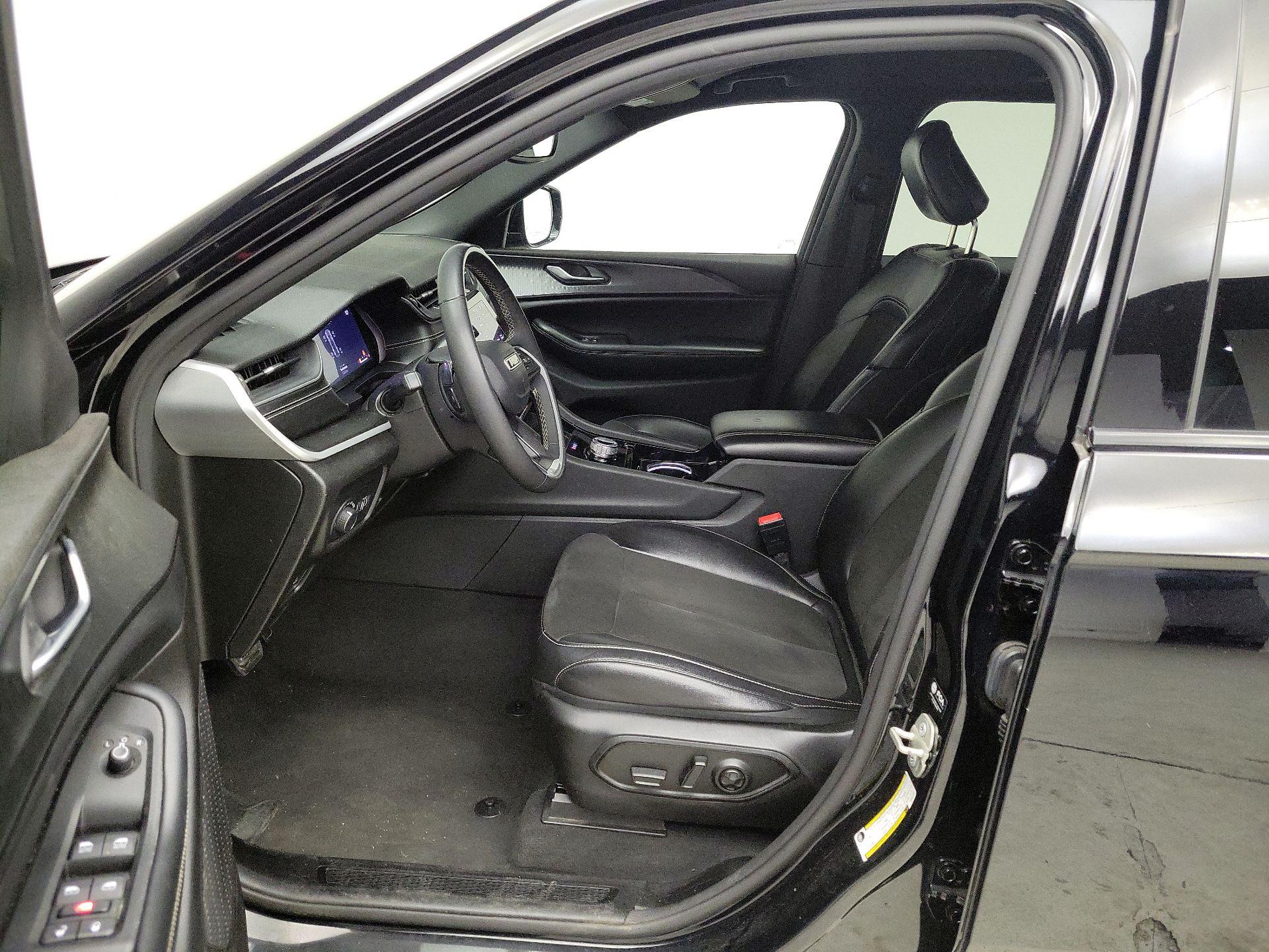 Thumbnail: 2023 Jeep Grand Cherokee - 11