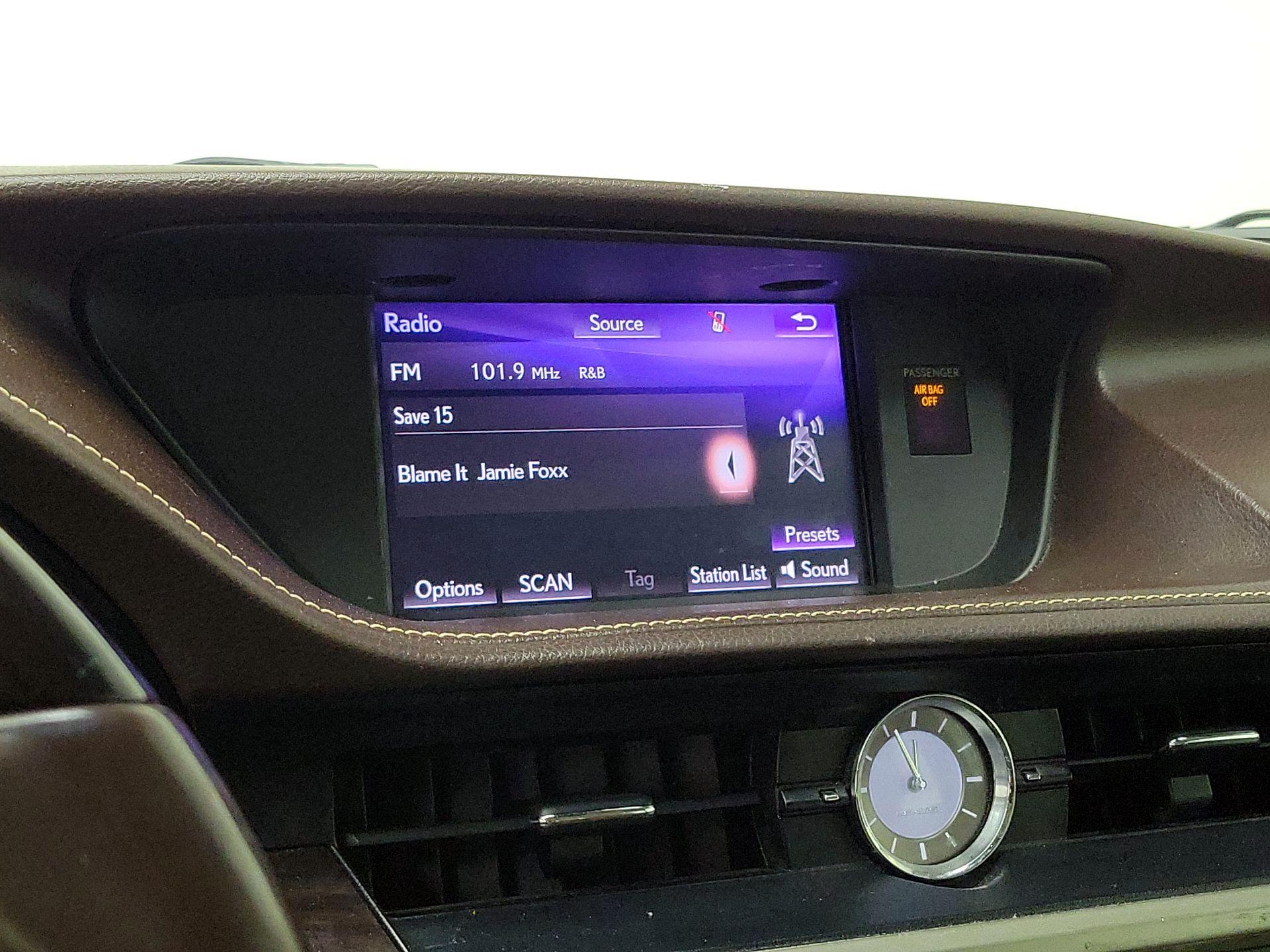 Thumbnail: 2018 Lexus ES - 15