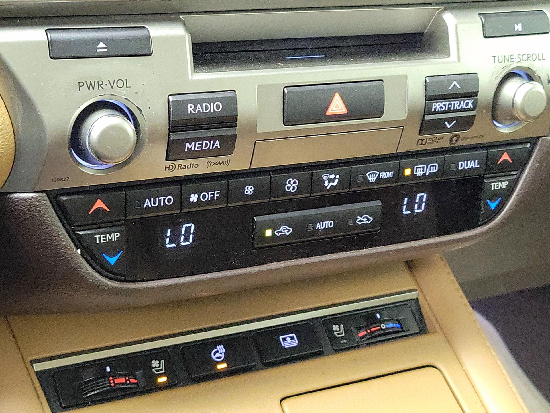 Thumbnail: 2018 Lexus ES - 16