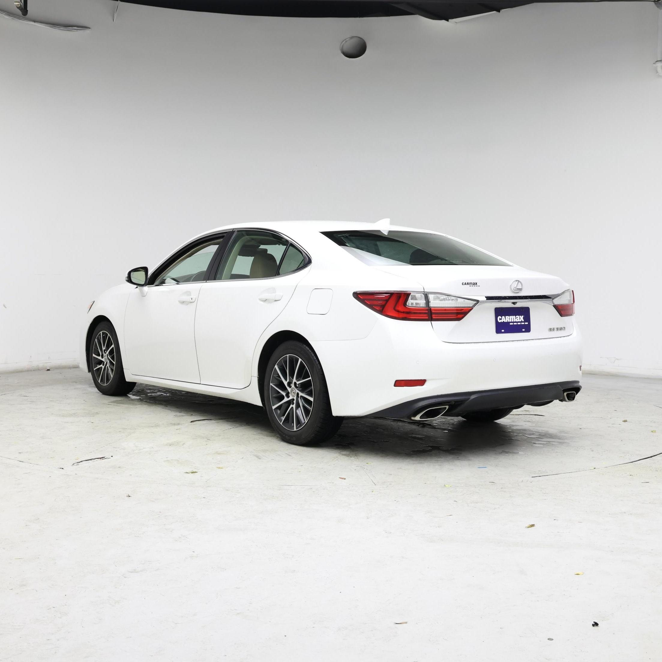 Thumbnail: 2018 Lexus ES - 2