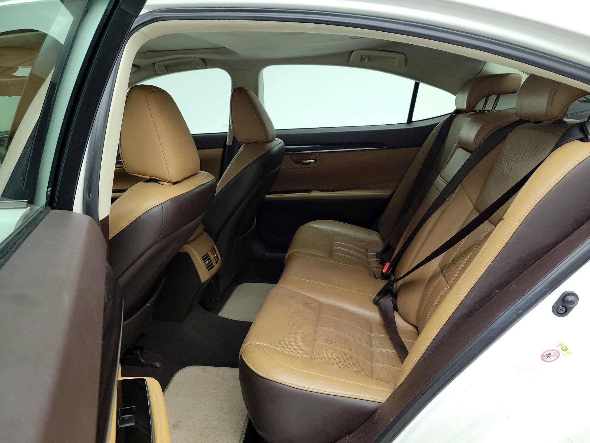 Thumbnail: 2018 Lexus ES - 20