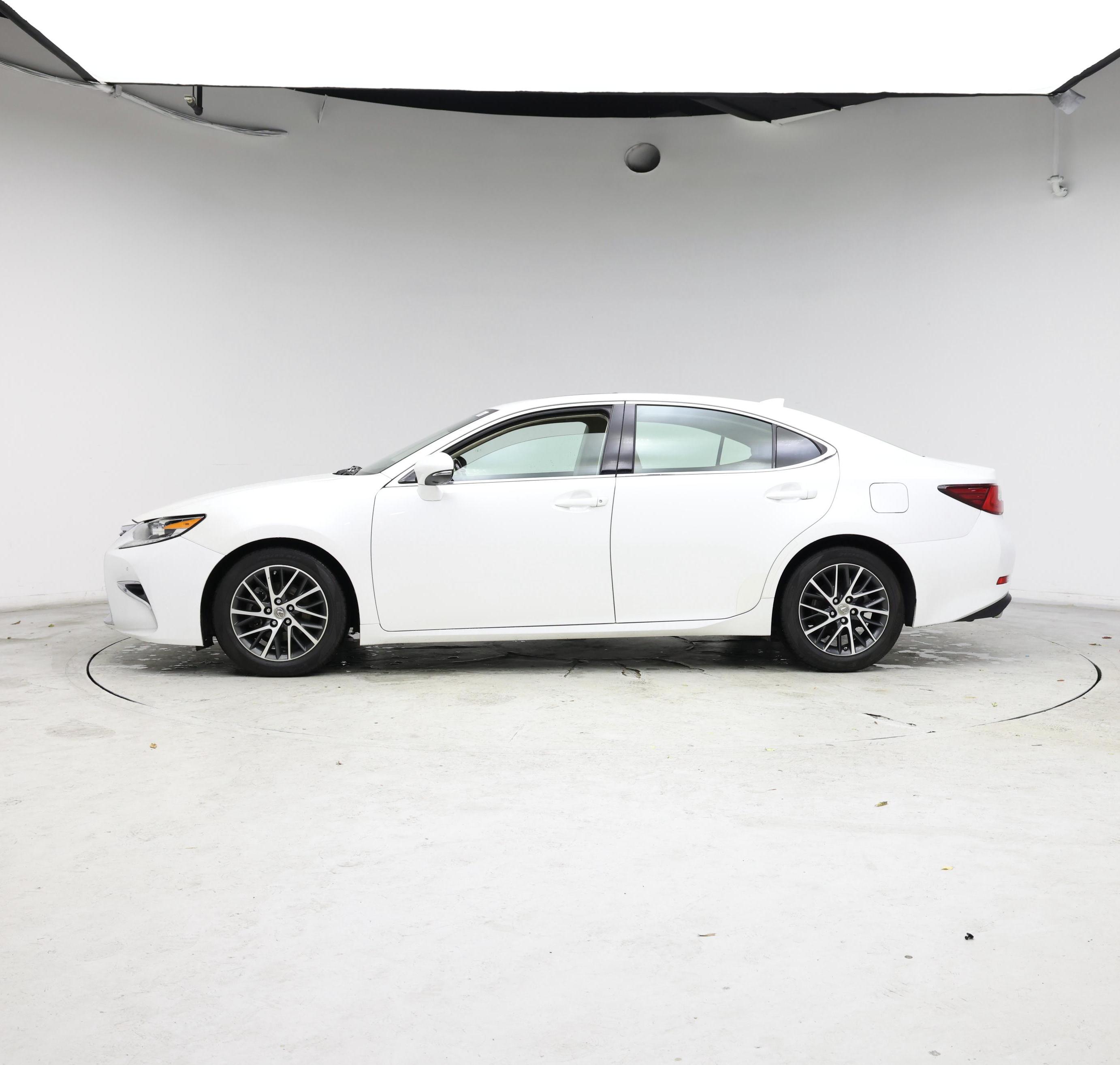 Thumbnail: 2018 Lexus ES - 3