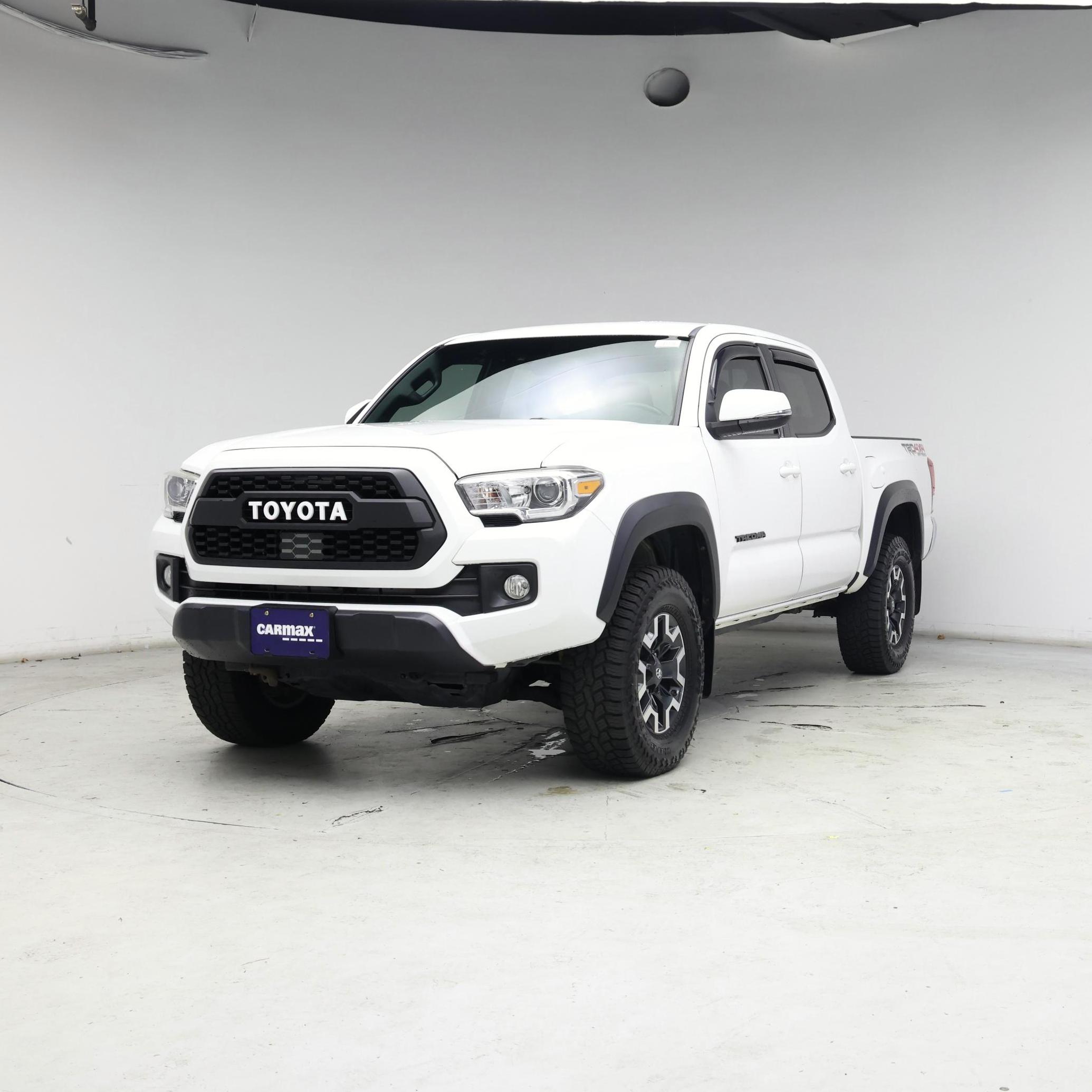 Thumbnail: 2018 Toyota Tacoma - 4